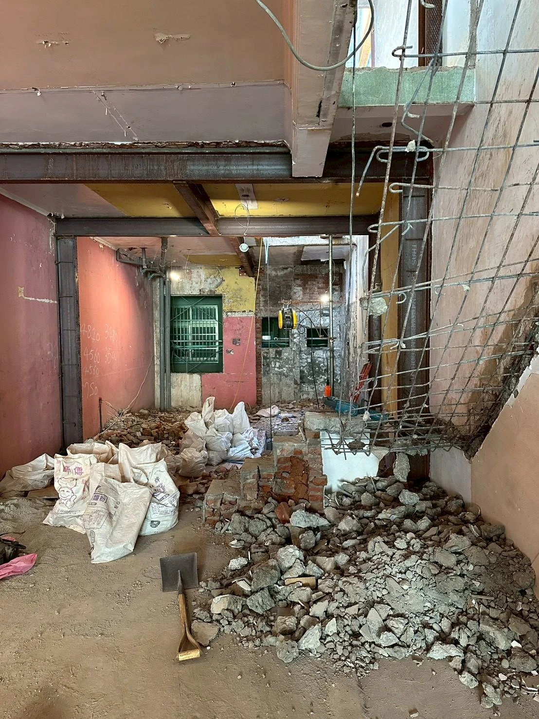 新竹市區40年透天店面翻修