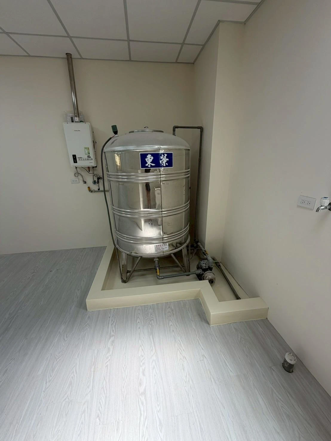 新竹市區40年透天店面翻修