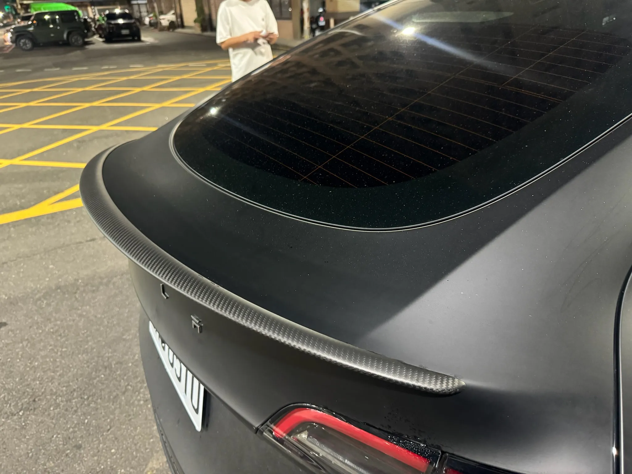 真碳纖維尾翼（ModelY~2024)