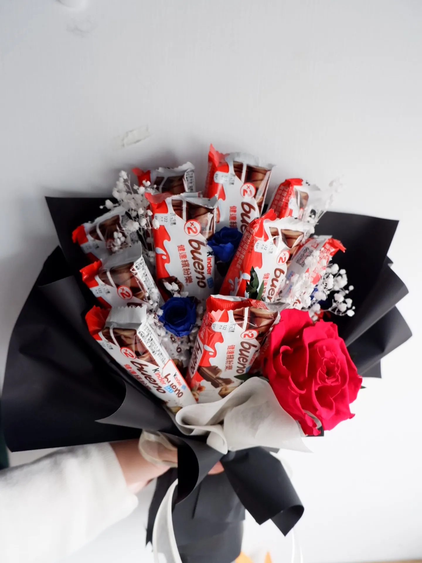 別人只有花～而我除了永生花還有滿滿的巧克力
