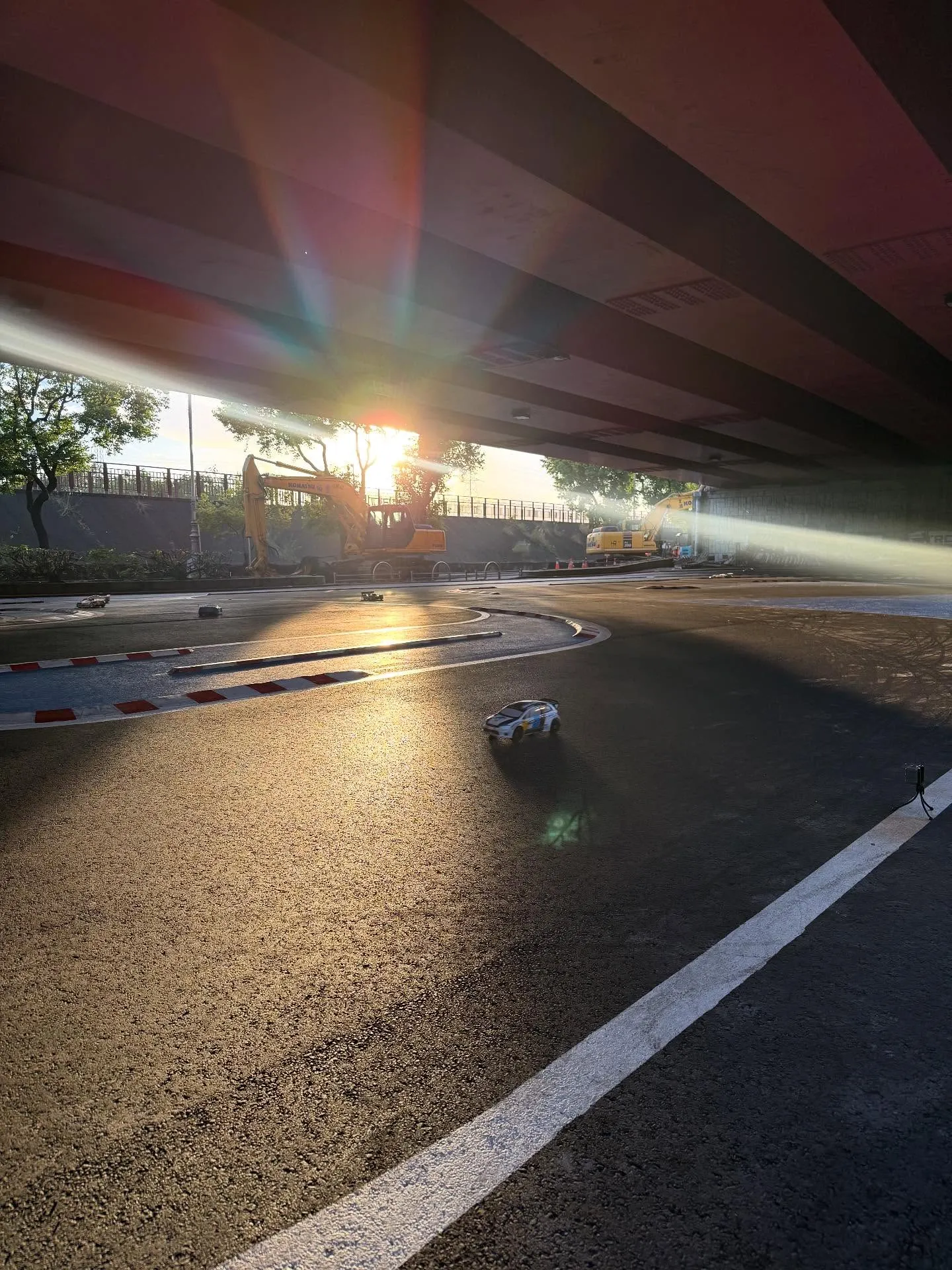 陽光灑落.. 微風吹過.. 舒服..