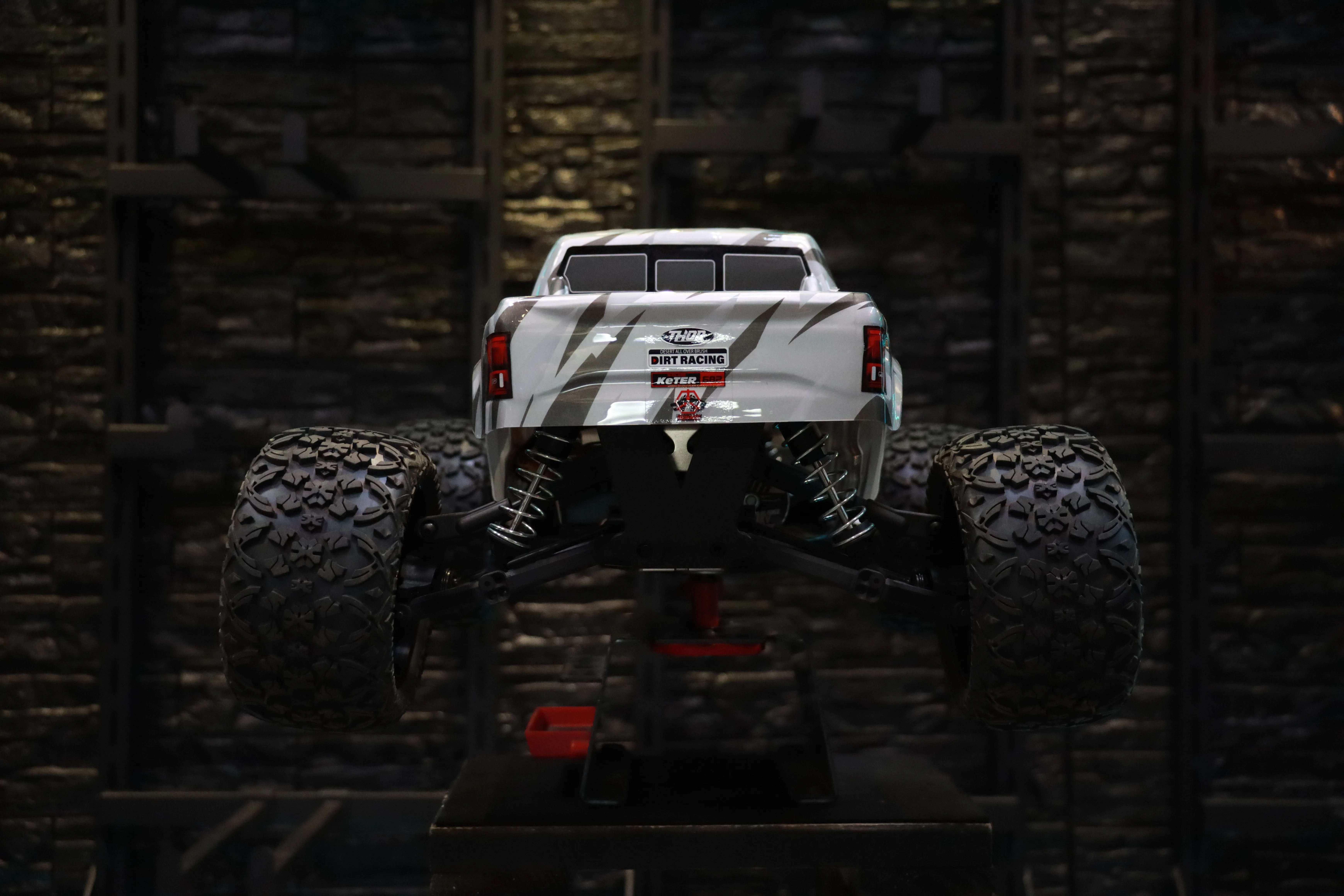 《 1/8 無刷競卡 》｜Team Magic系列 遙控車｜