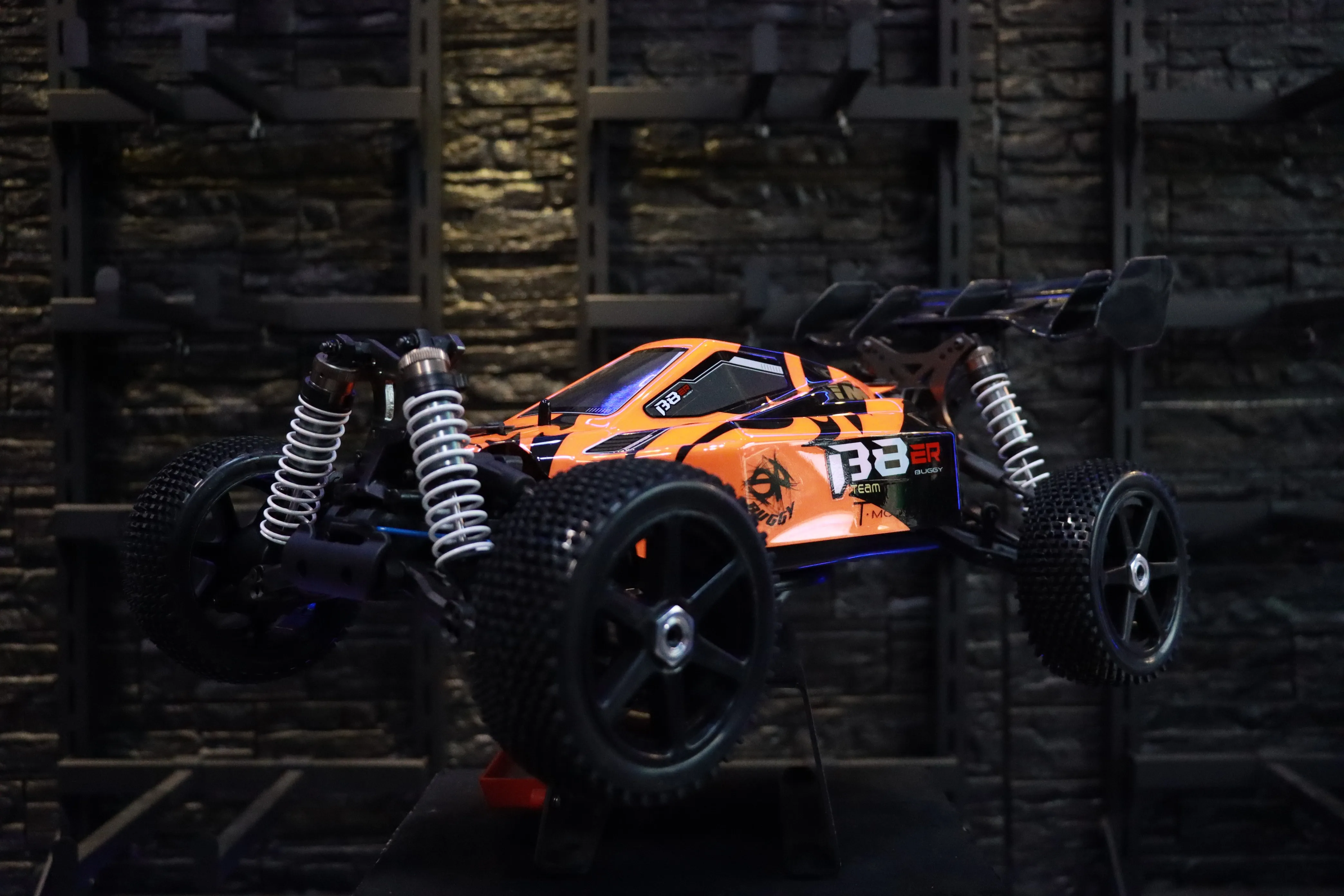 《 1/8 B8ER 4S 無刷越野車 》｜Team Magic系列 遙控車｜