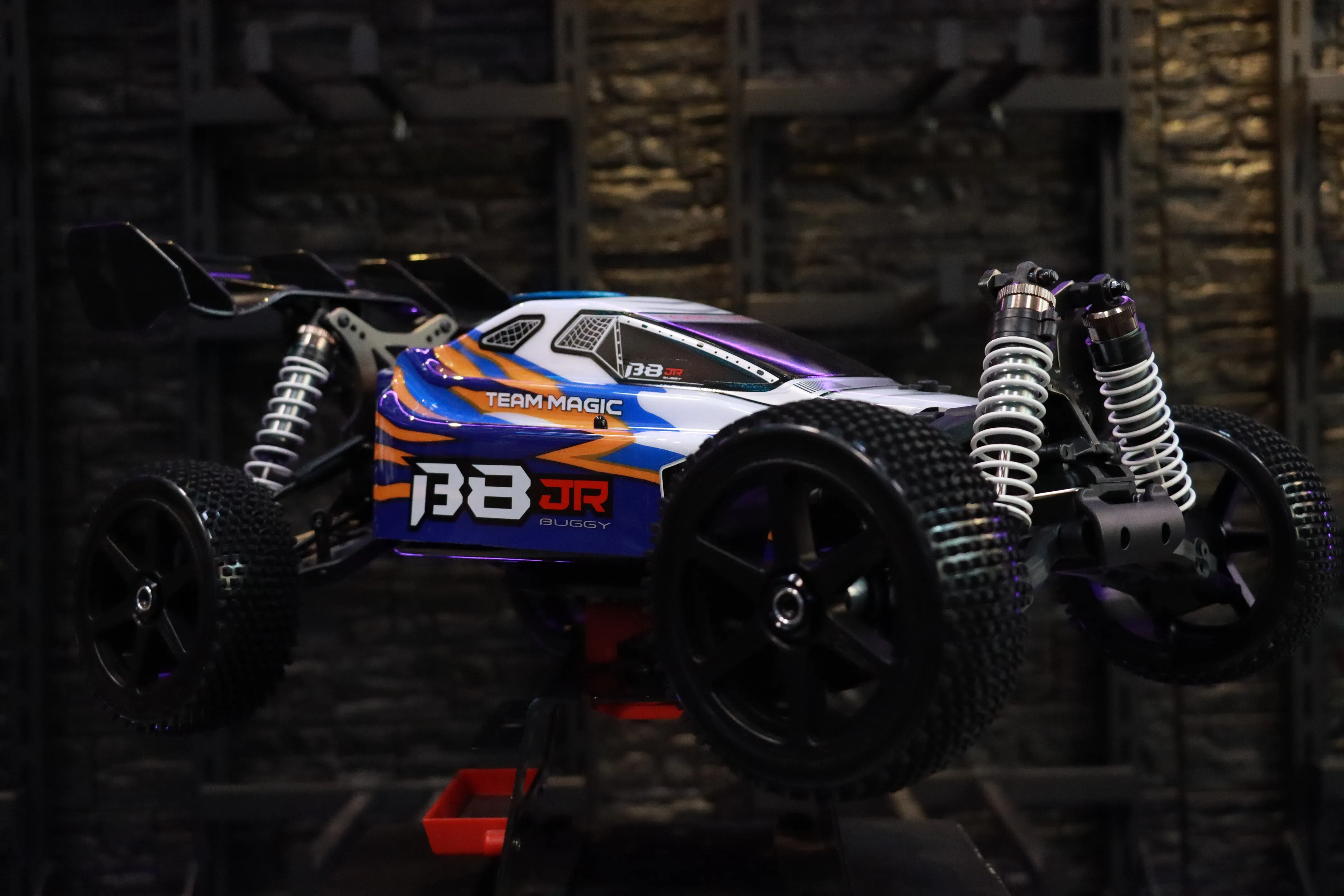 《 1/8 B8JR 引擎越野車 》｜Team Magic系列 遙控車｜