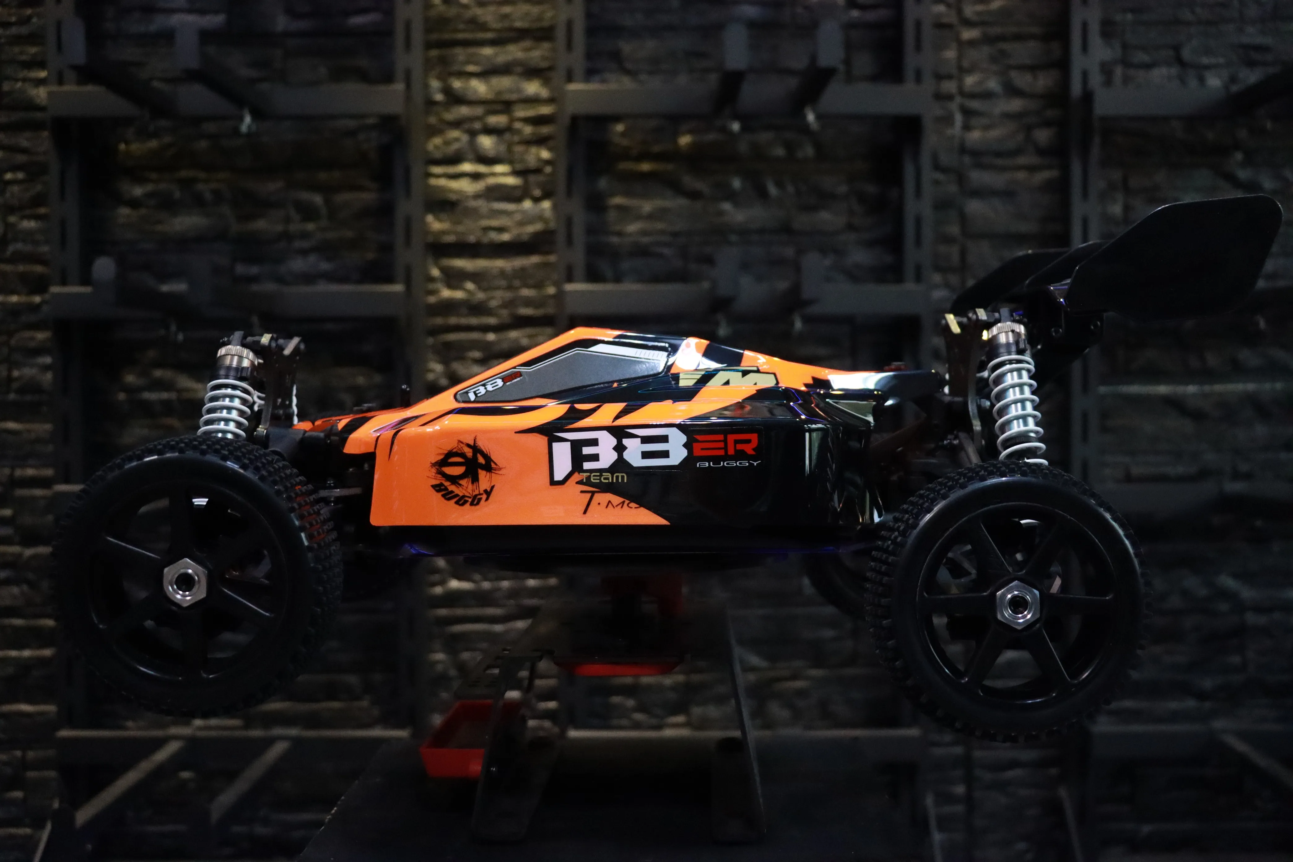 《 1/8 B8ER 4S 無刷越野車 》｜Team Magic系列 遙控車｜