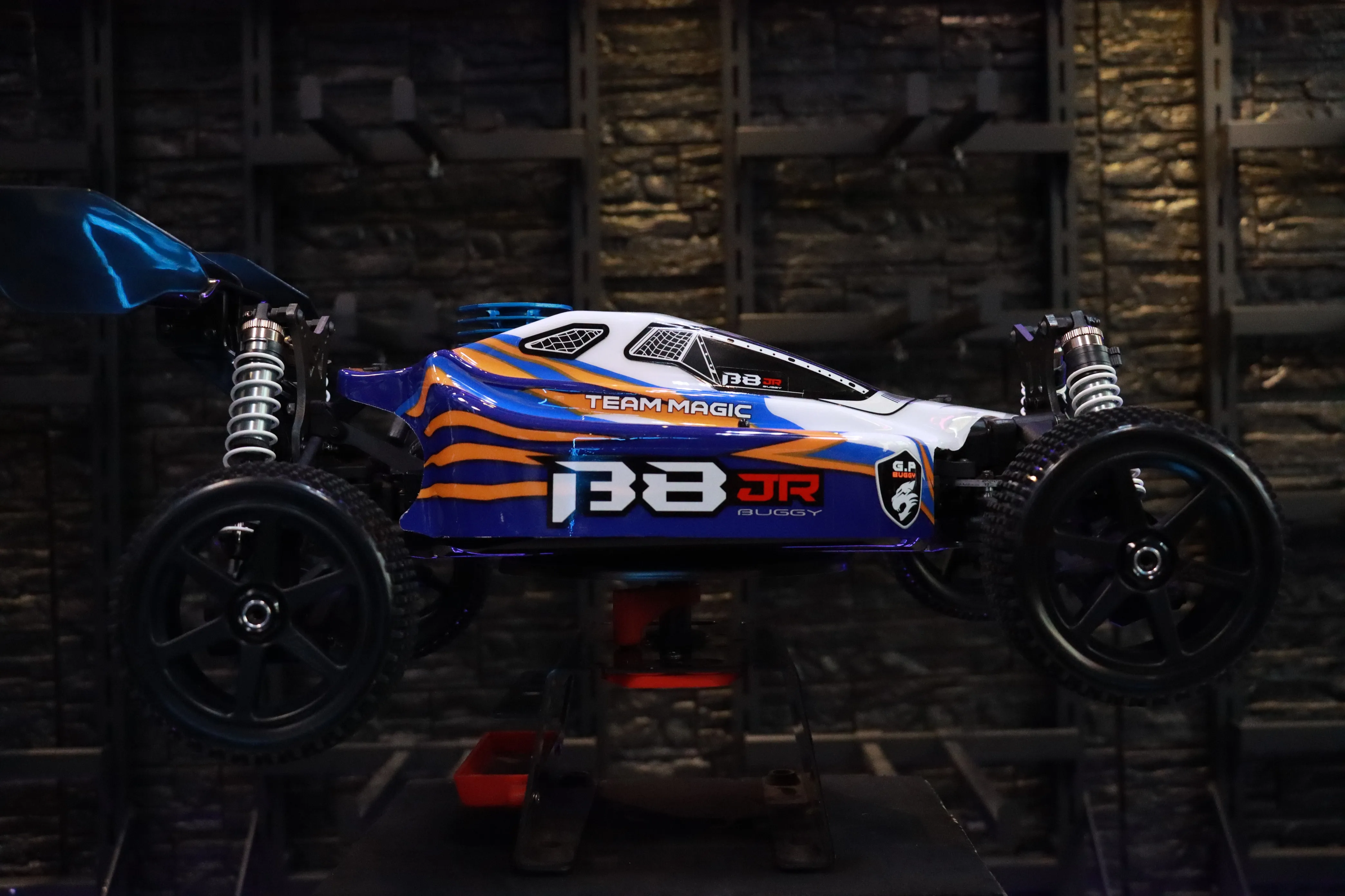 《 1/8 B8JR 引擎越野車 》｜Team Magic系列 遙控車｜