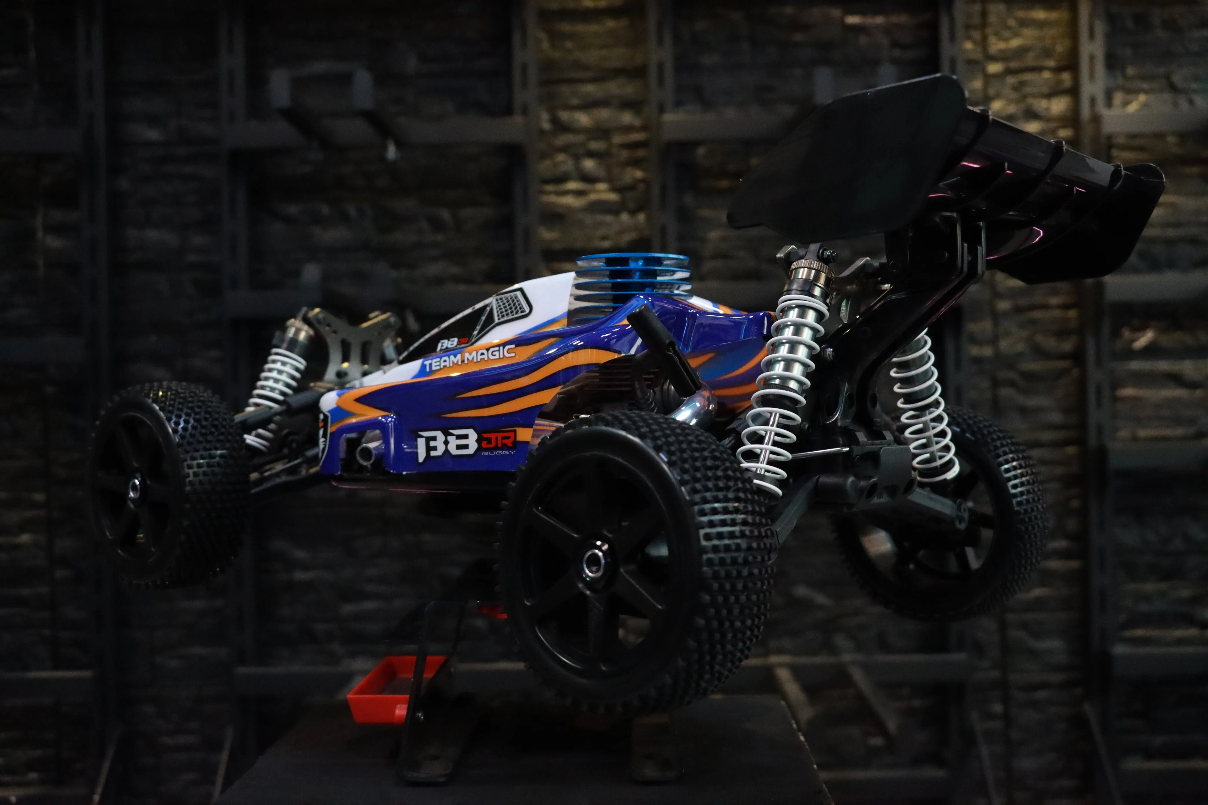 《 1/8 B8JR 引擎越野車 》｜Team Magic系列 遙控車｜