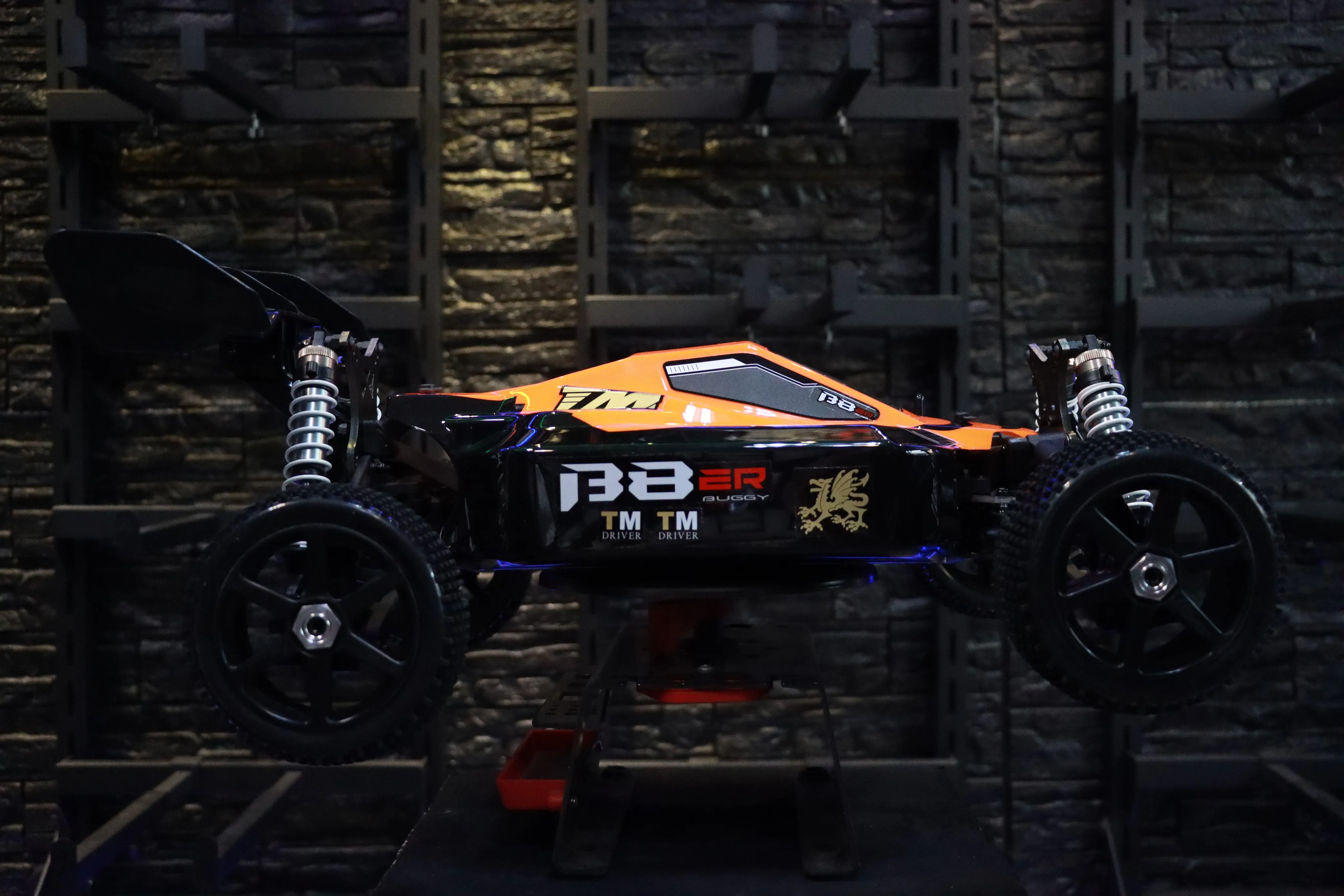 《 1/8 B8ER 4S 無刷越野車 》｜Team Magic系列 遙控車｜