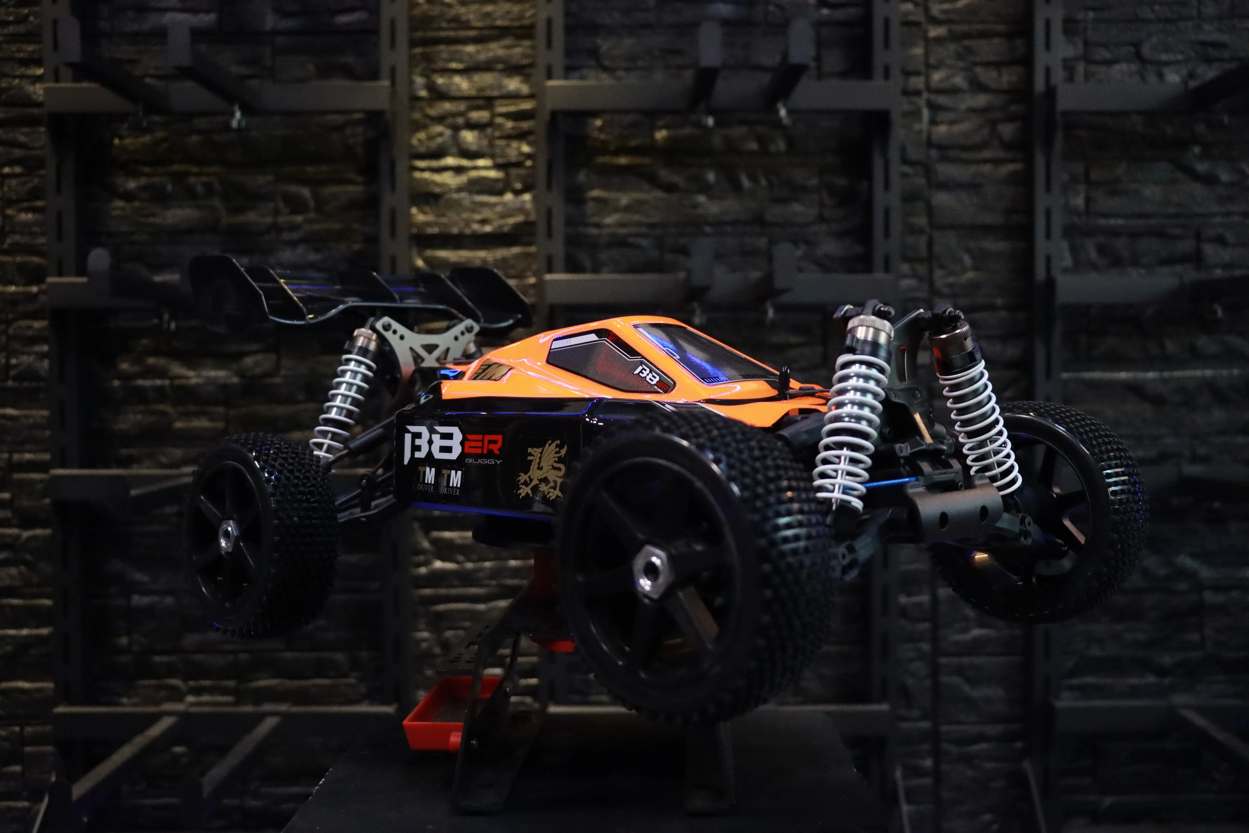 《 1/8 B8ER 4S 無刷越野車 》｜Team Magic系列 遙控車｜