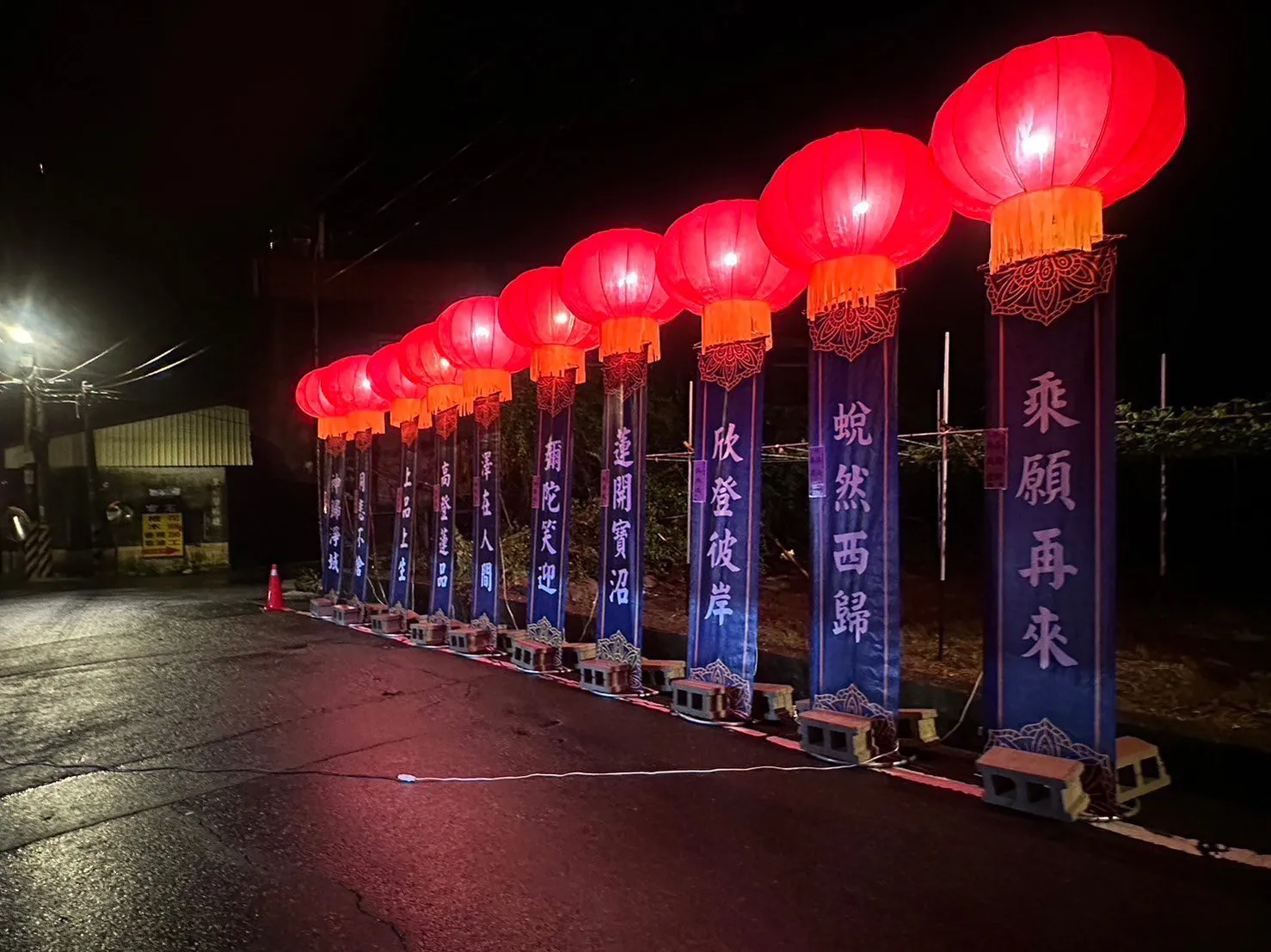 追思高掛奠燈籠