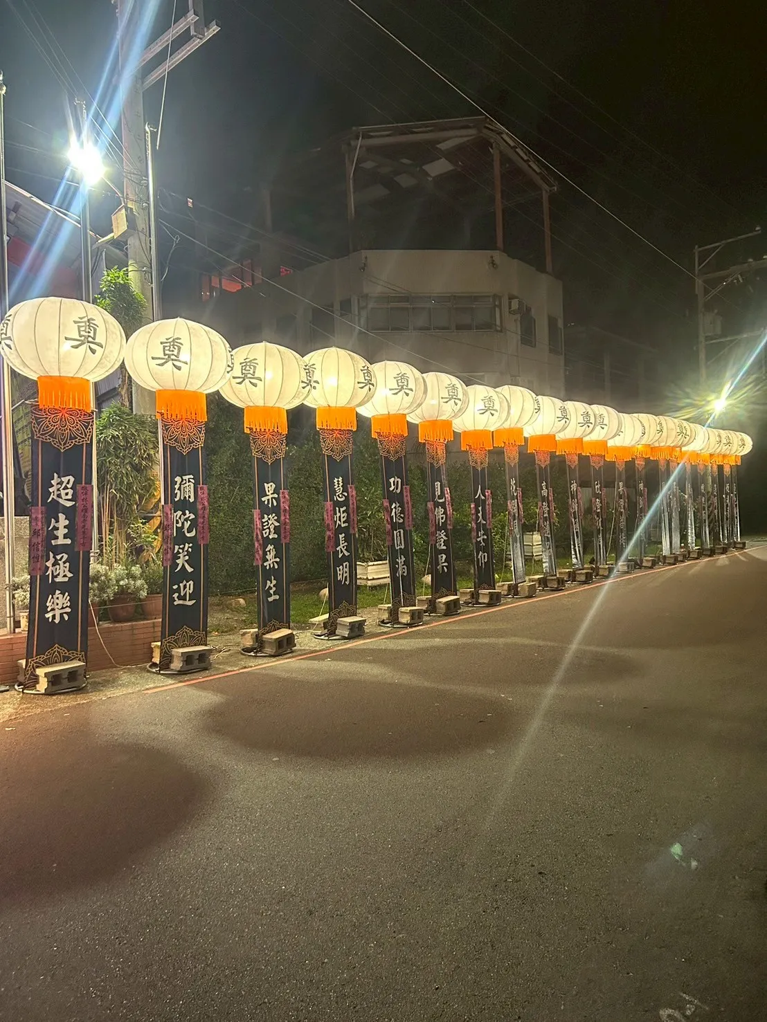 追思高掛奠燈籠