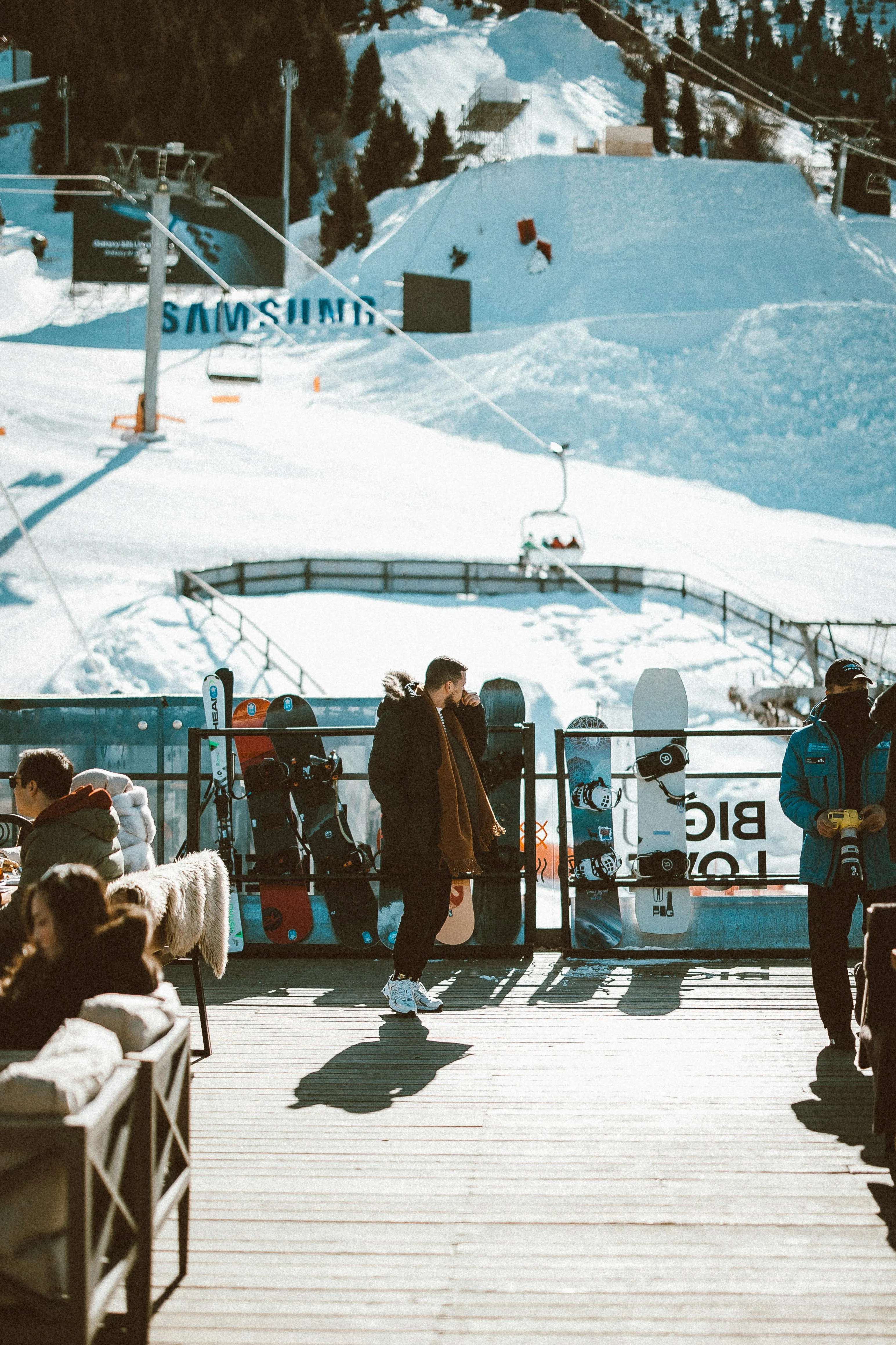 團體中一些人不會參與滑雪課程，也可以一起報名嗎？