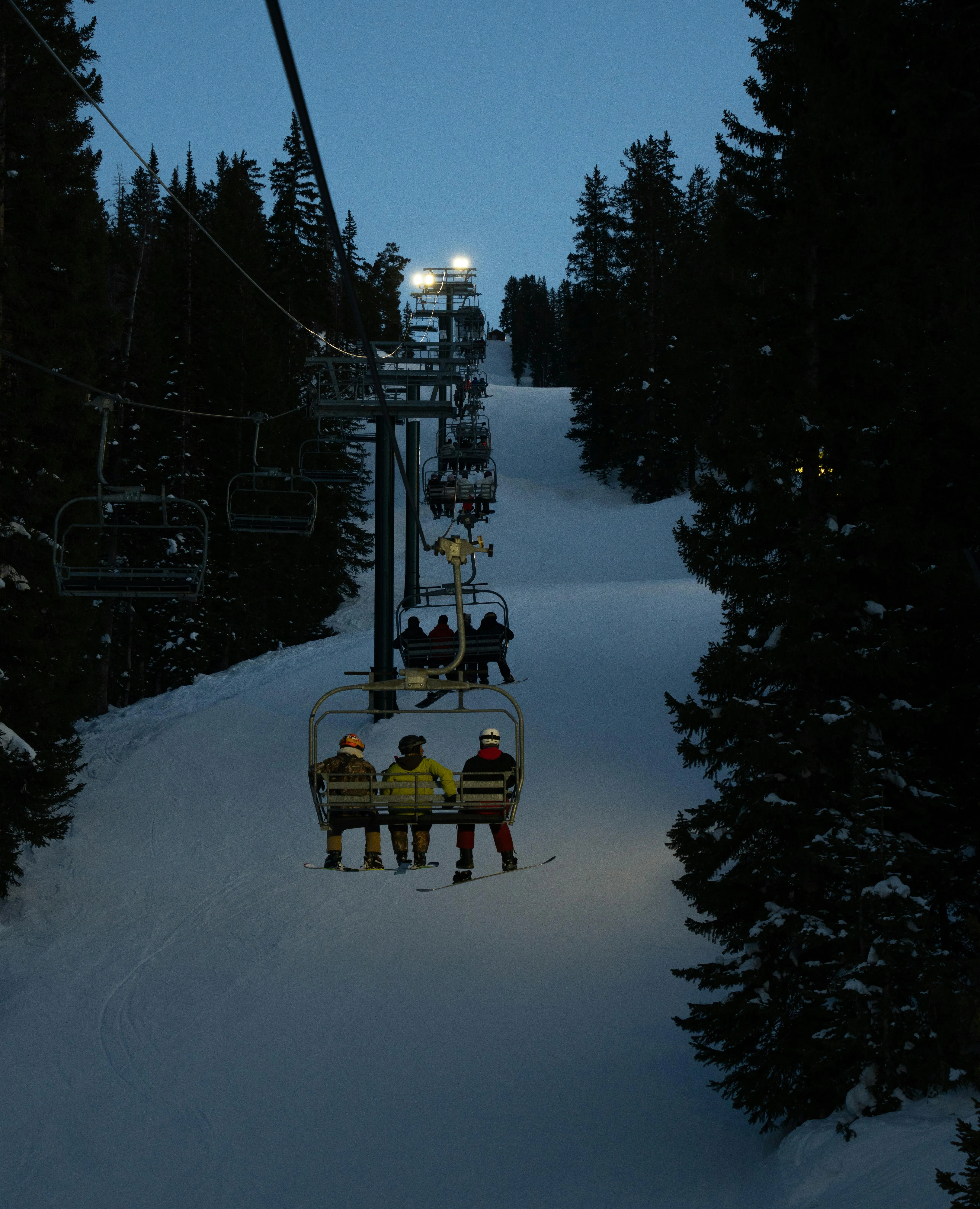 夜滑纜車票是包含在費用裡面嗎？