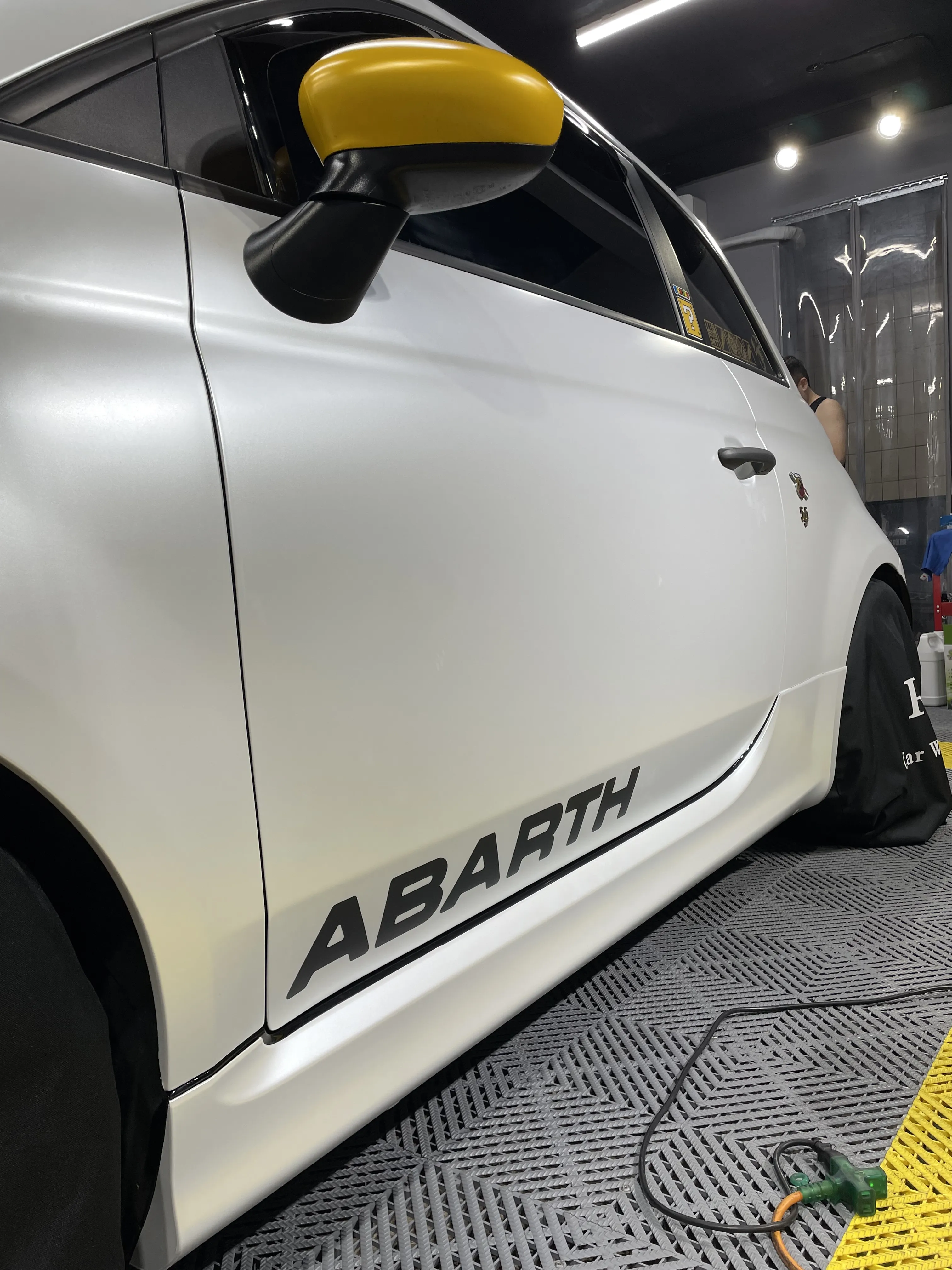 Abarth 595 局部改色+字 圖