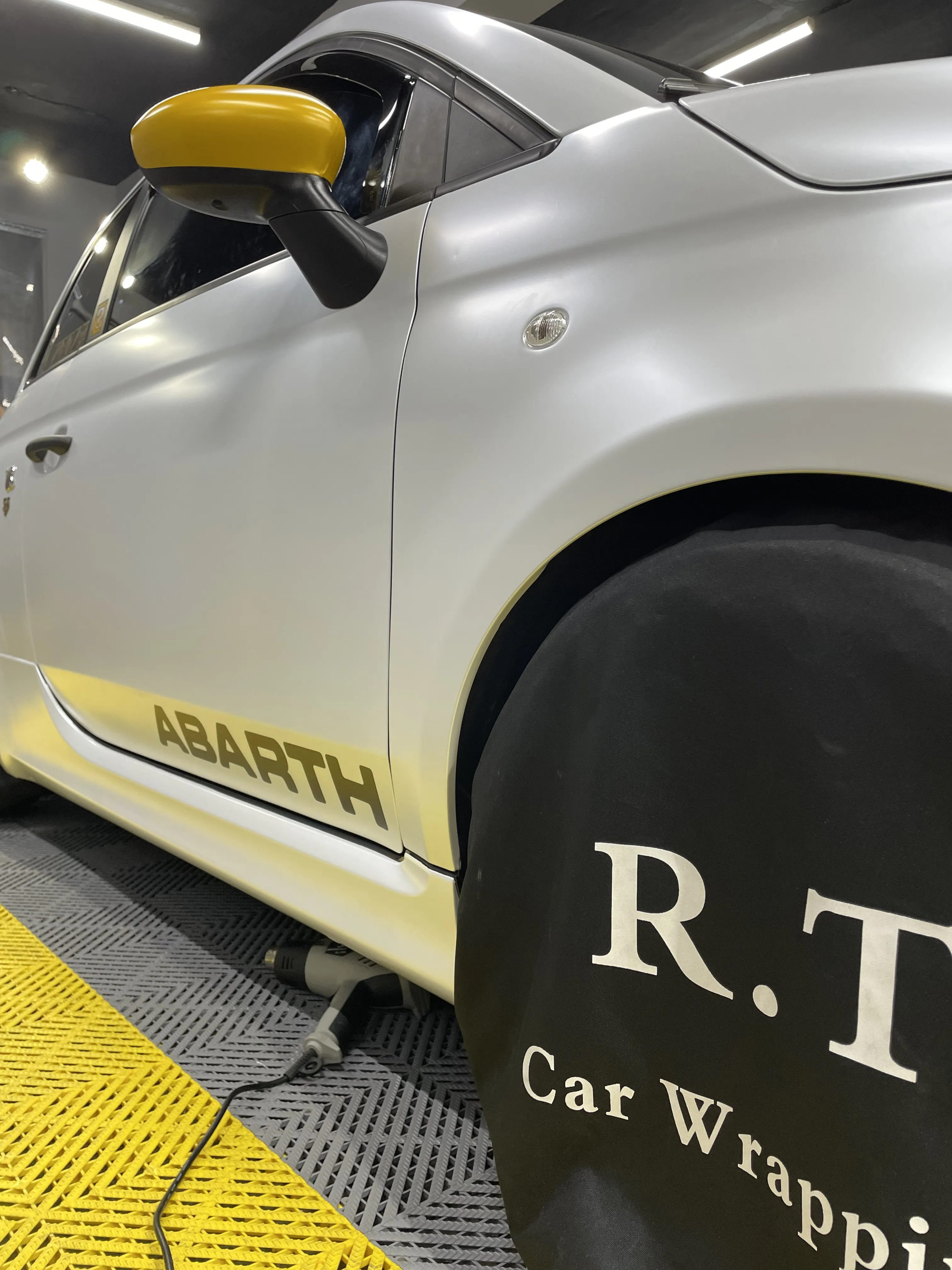 Abarth 595 局部改色+字 圖