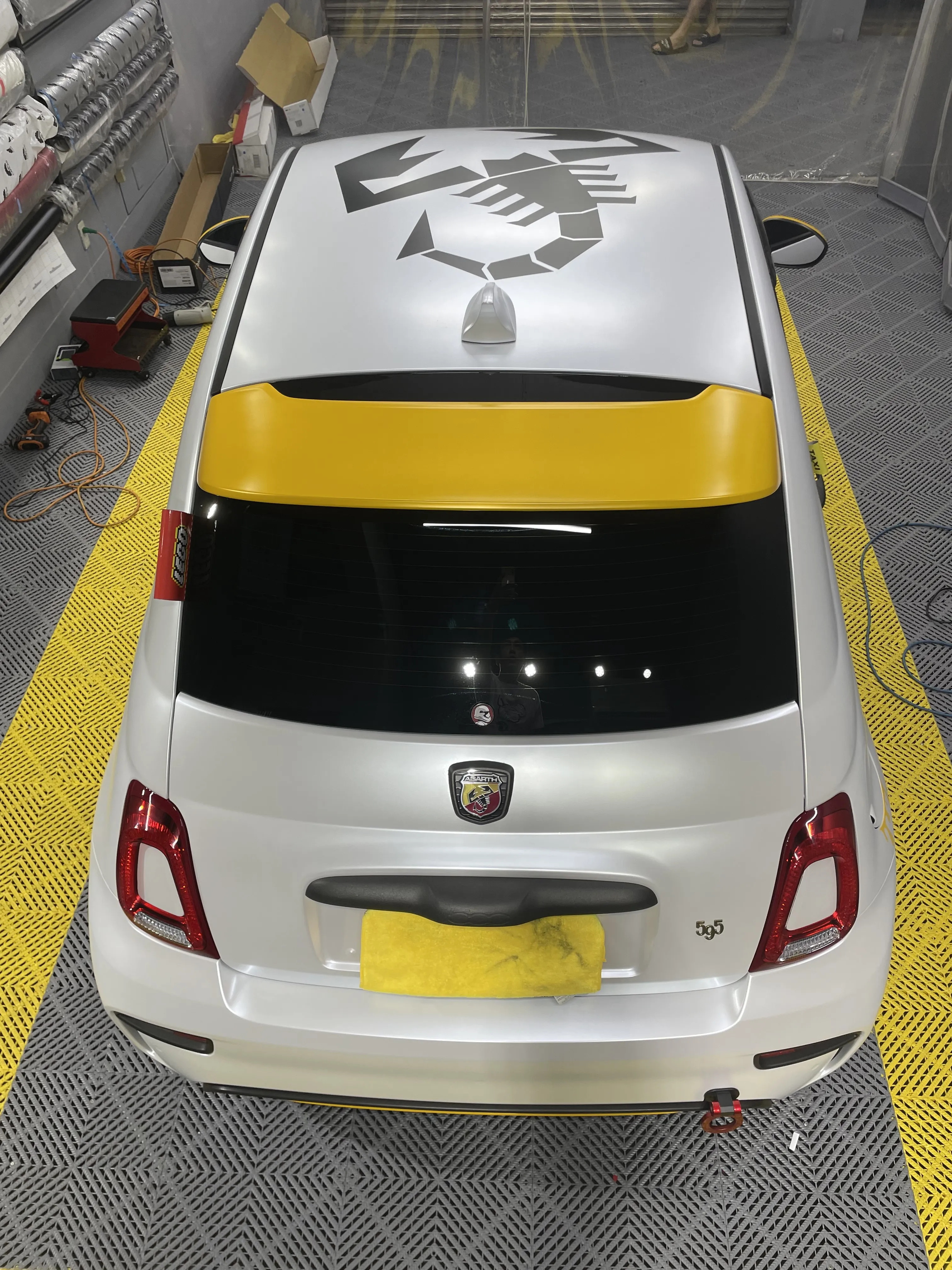 Abarth 595 局部改色+字 圖