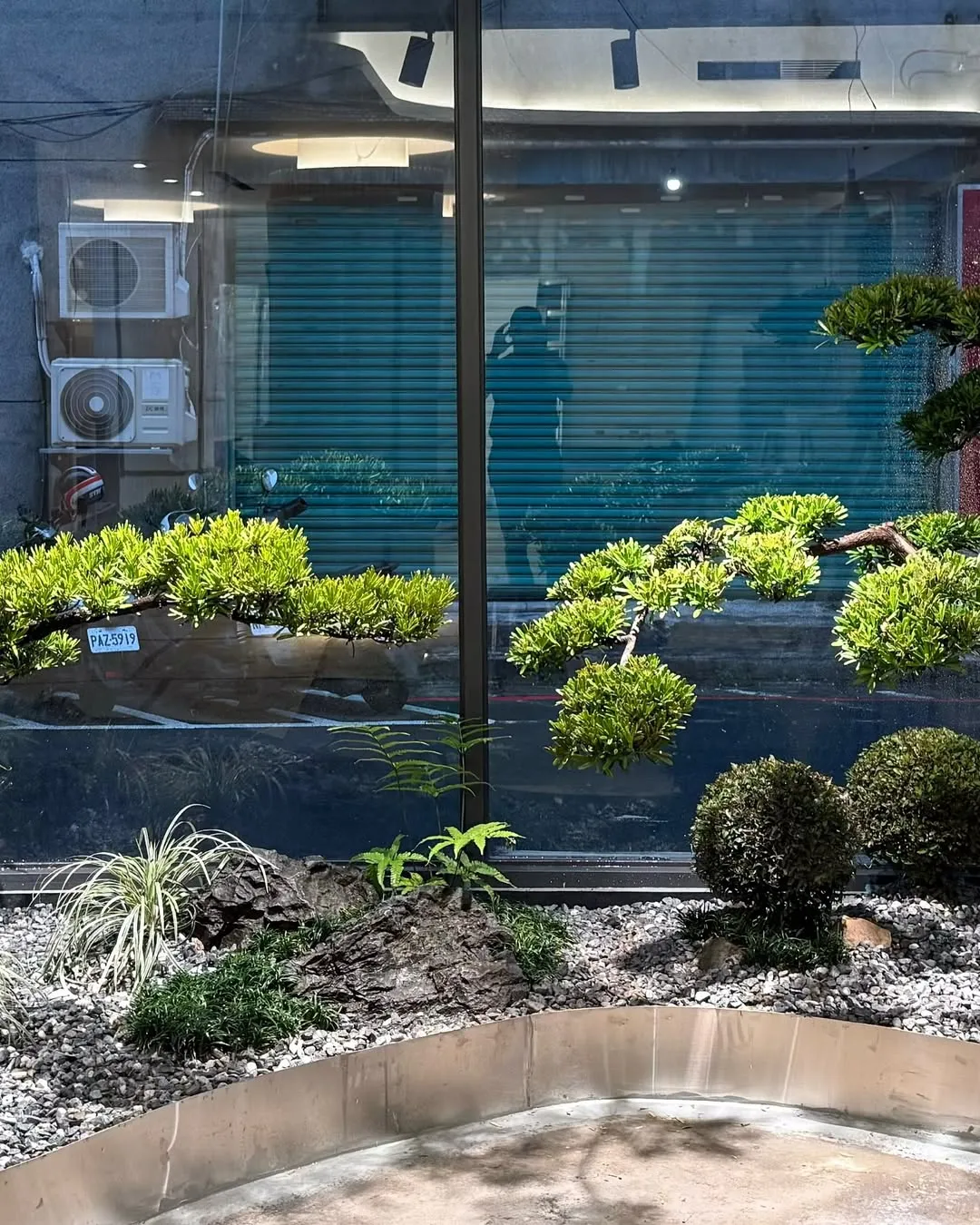 台灣房屋店面櫥窗