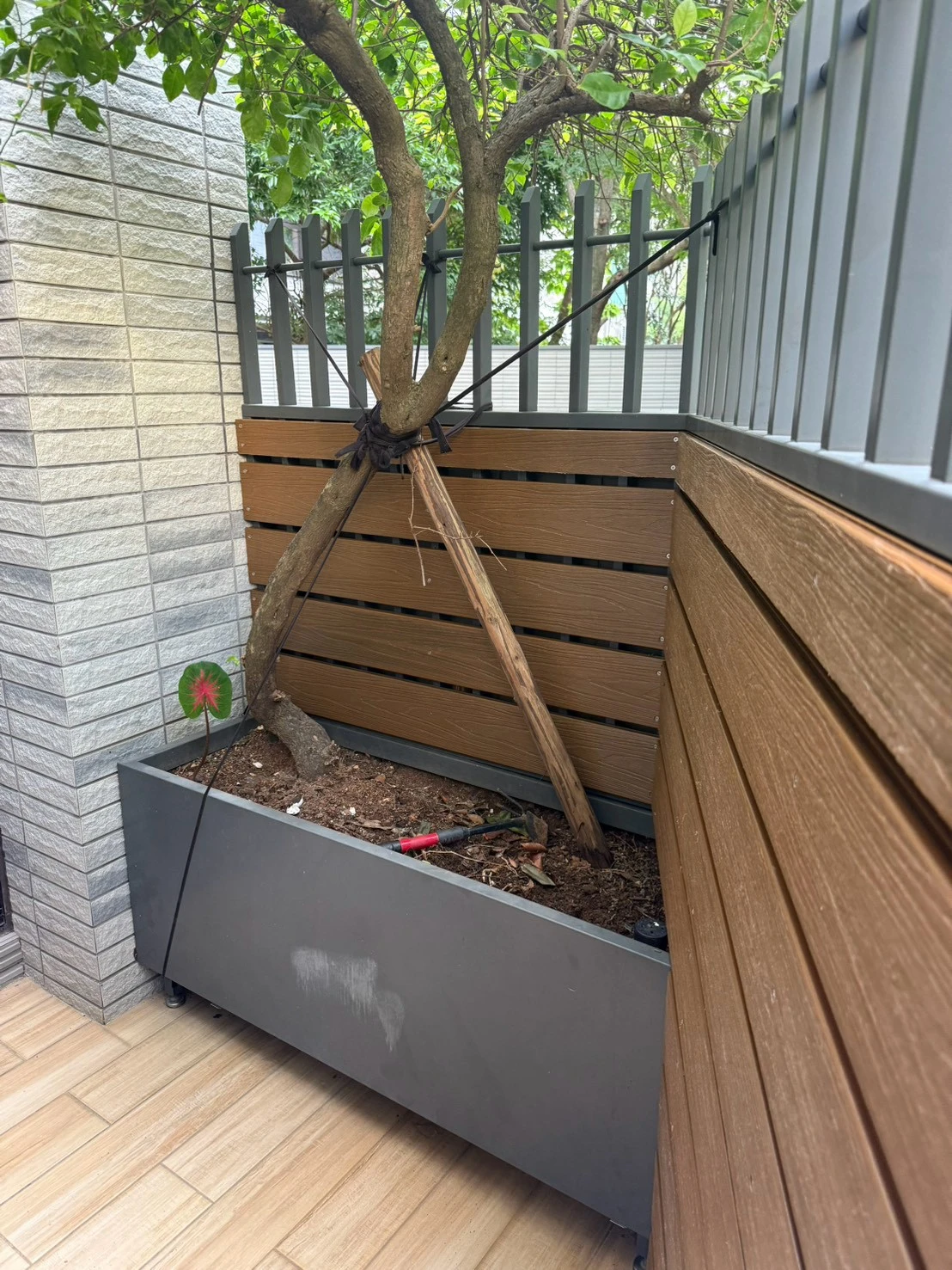 塑木板及植栽工程