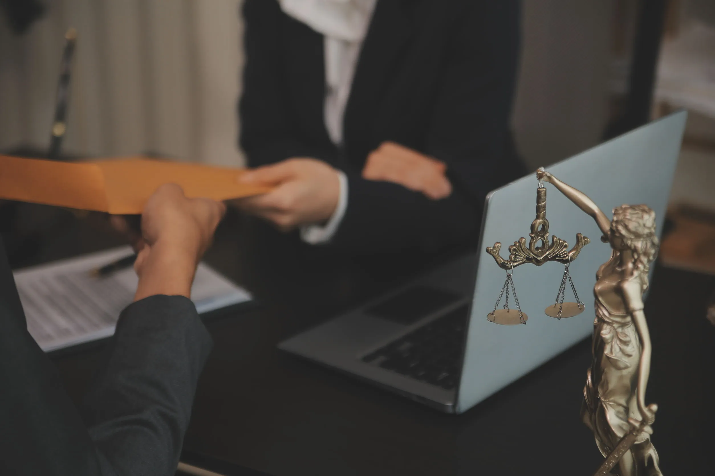 你的服務人員是保險經紀人？保險代理人？還是一般保險業務員？