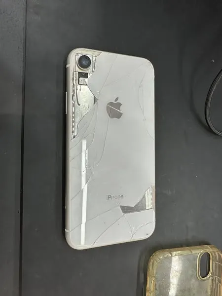 iPhone後玻璃破裂不用再忍！