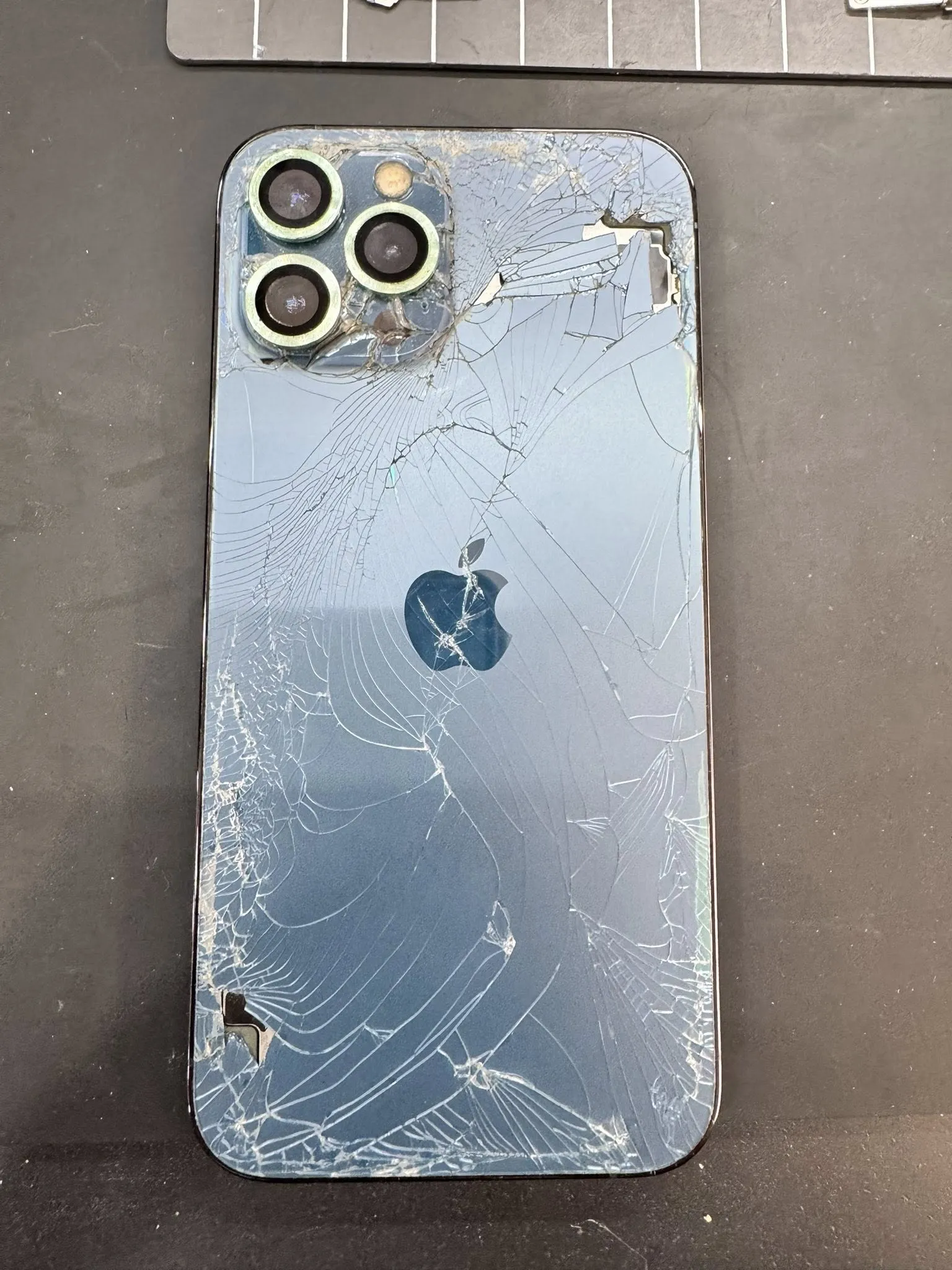 【iPhone 12 Pro Max 背玻璃更換完成】