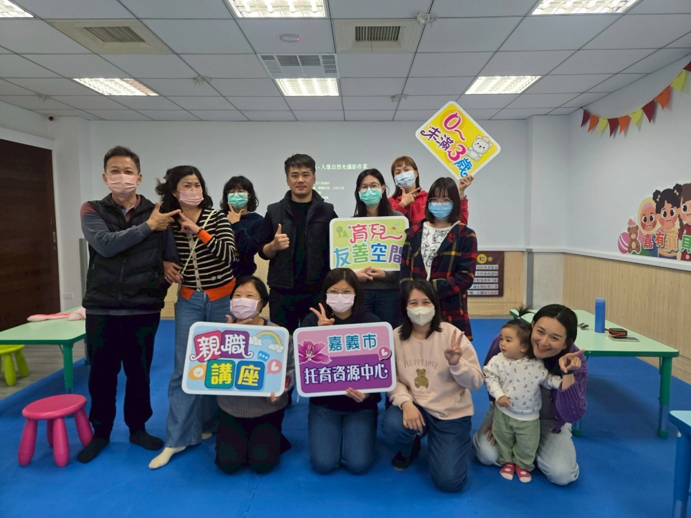 誰說攝影總監只拿大相機？其實「最好的相機，就是你手上的那台手機」。