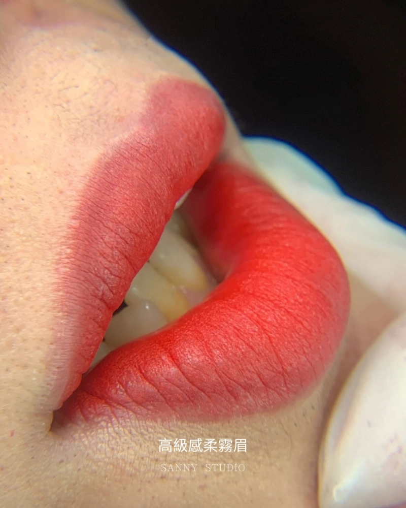 高級柔霧唇