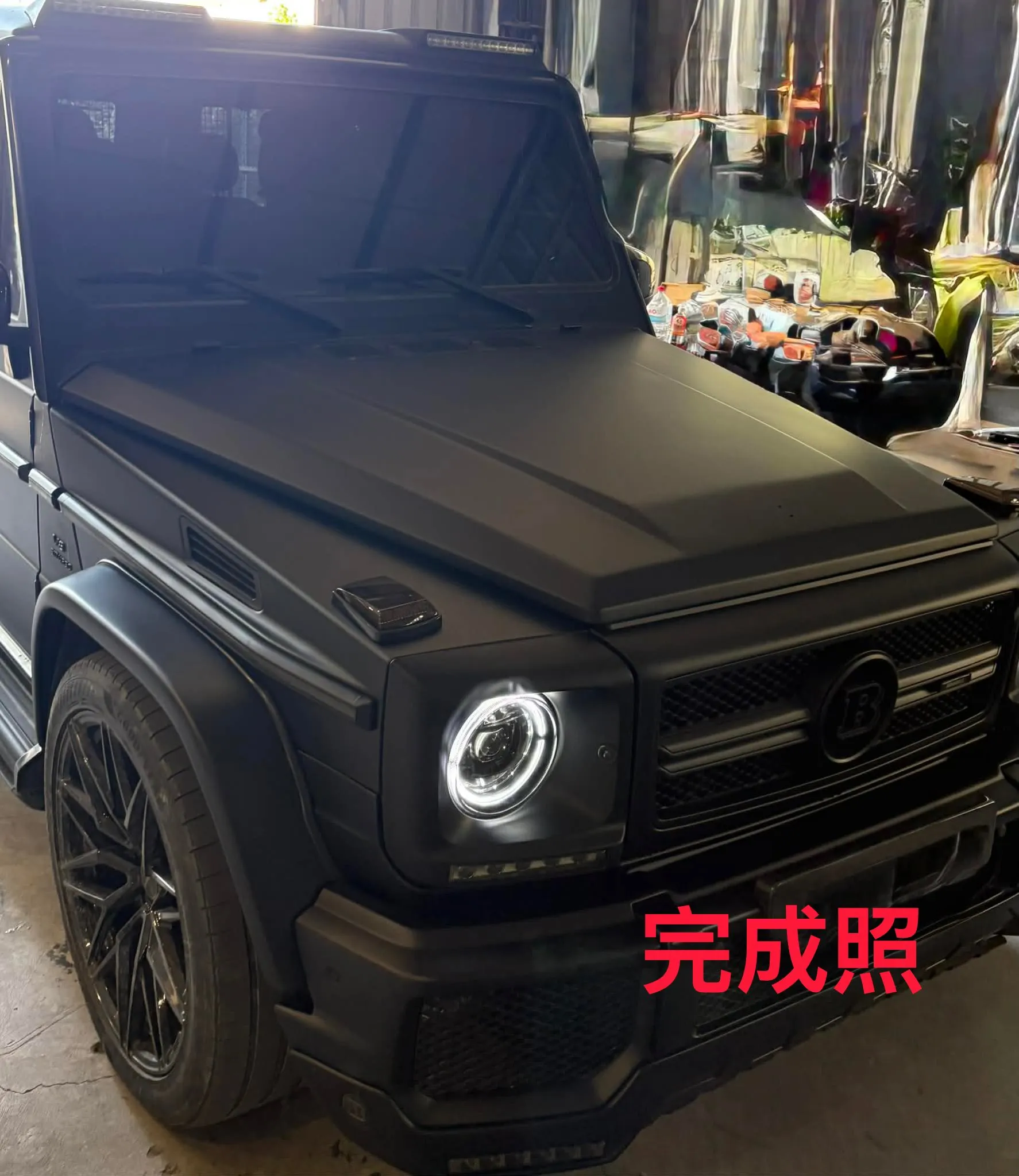 BANZ G-class 消光黑引擎蓋、前保桿受損部位，施工完成