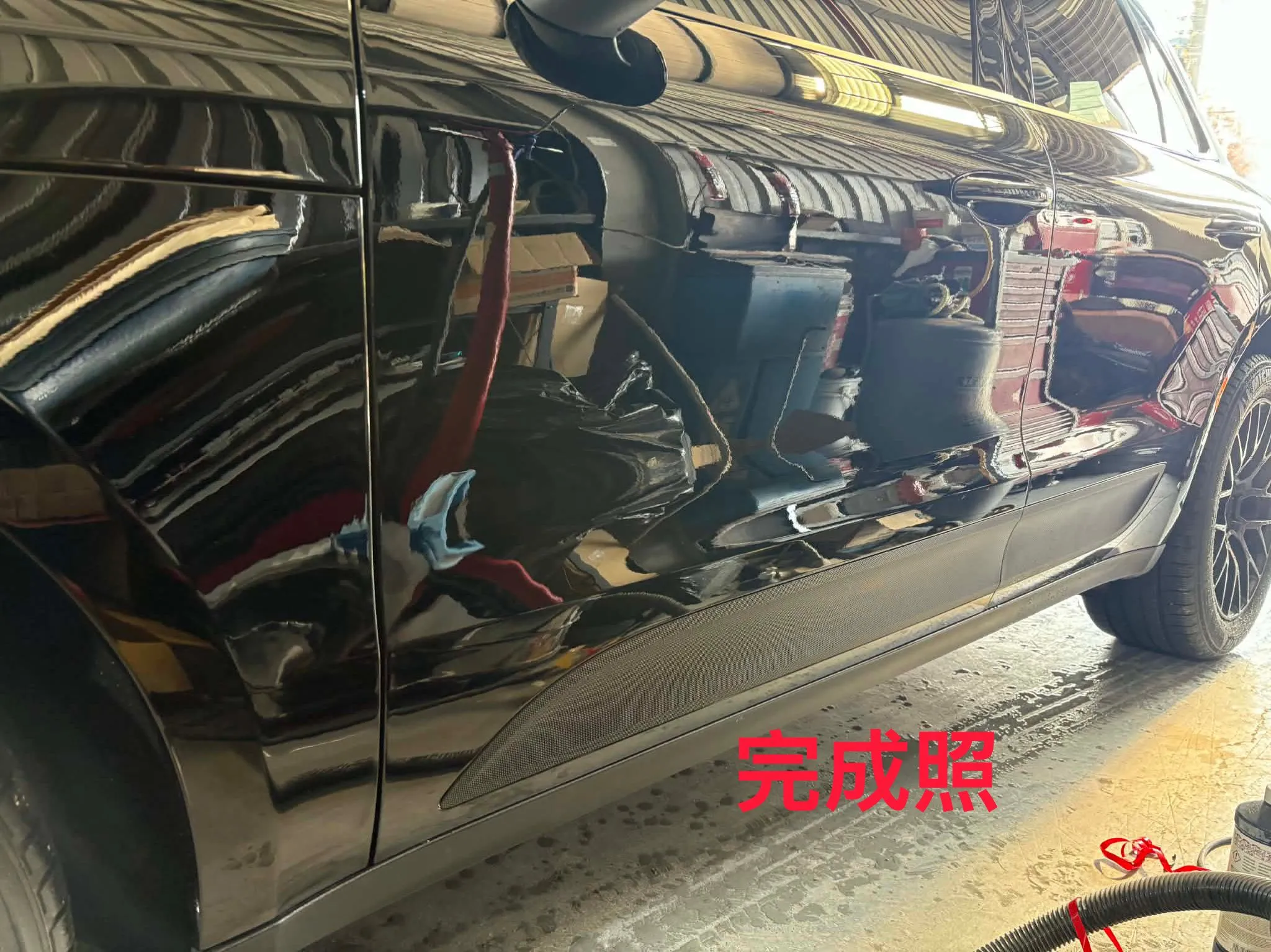 PORSCHE Macan 左前葉、左前門受損部位施工完成