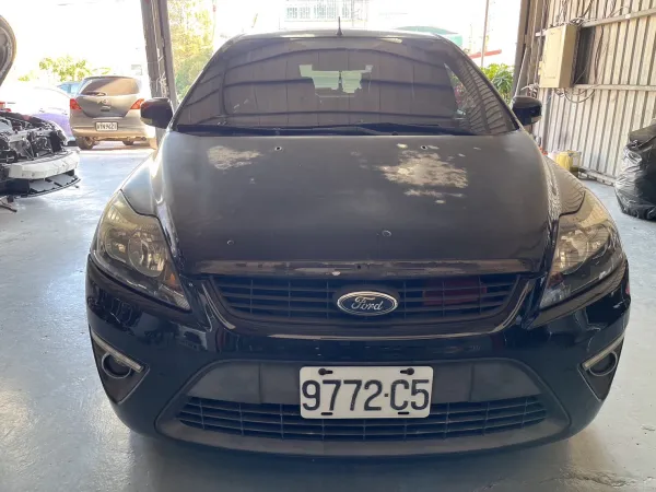 Ford Focus 引擎蓋氧化烤漆處理
