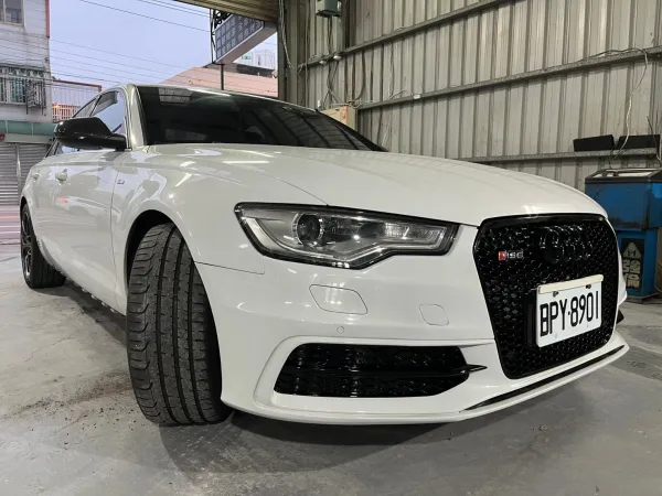 Audi A6 霧燈飾蓋改亮黑、側裙烤漆、水箱護罩改裝安排
