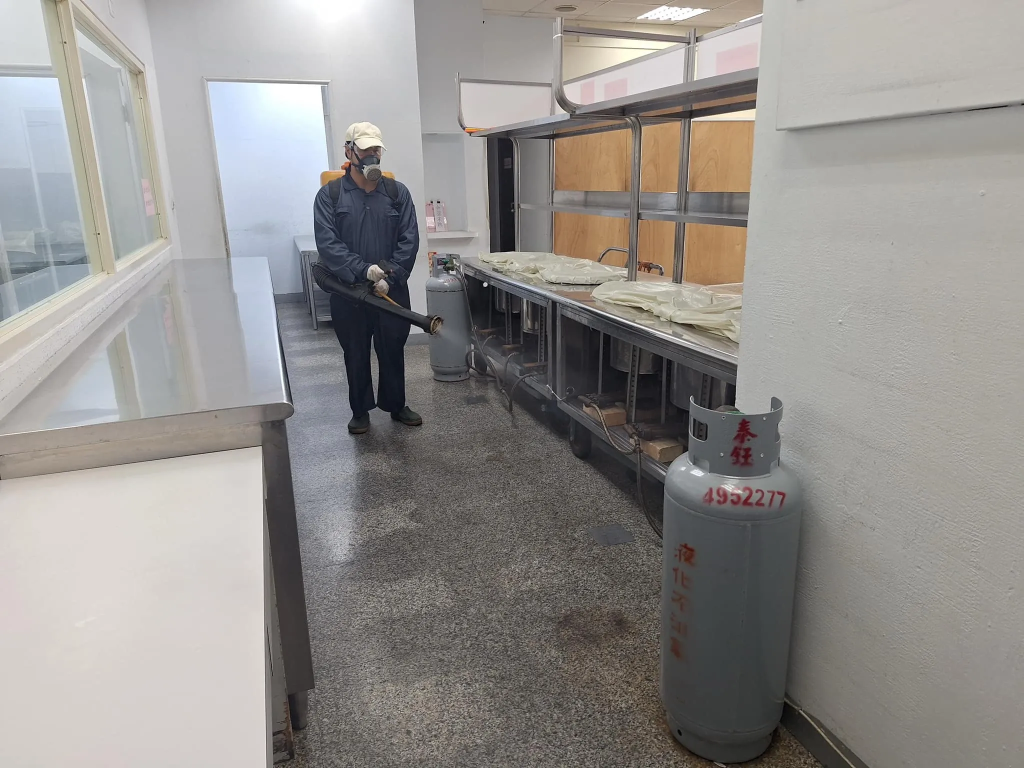 啟英高中福利社環境消毒