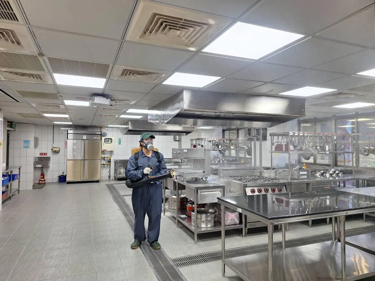 萬能科大烹飪教室定期環境消毒