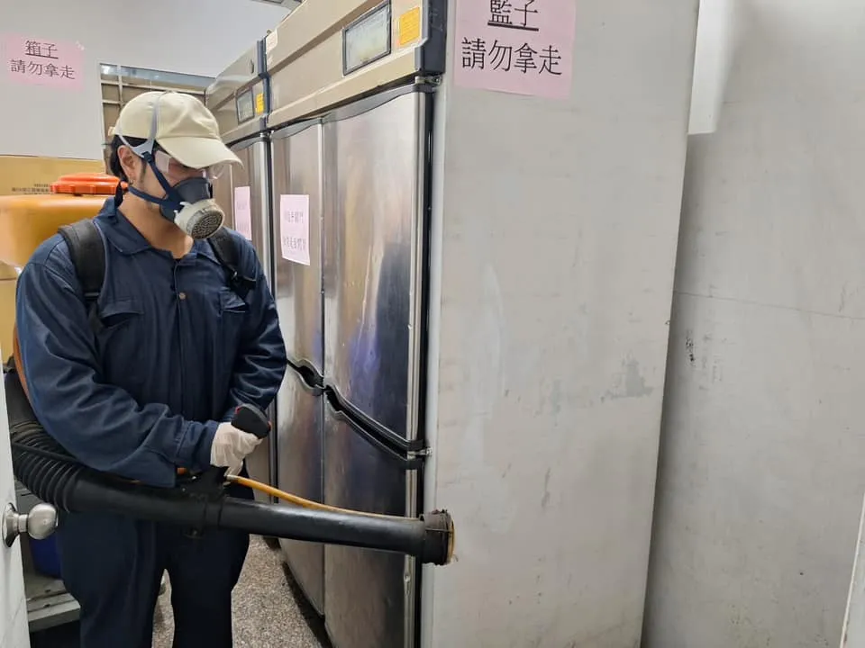 啟英高中福利社環境消毒