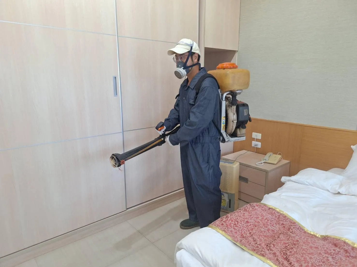 萬能科大旅館系教室環境消毒