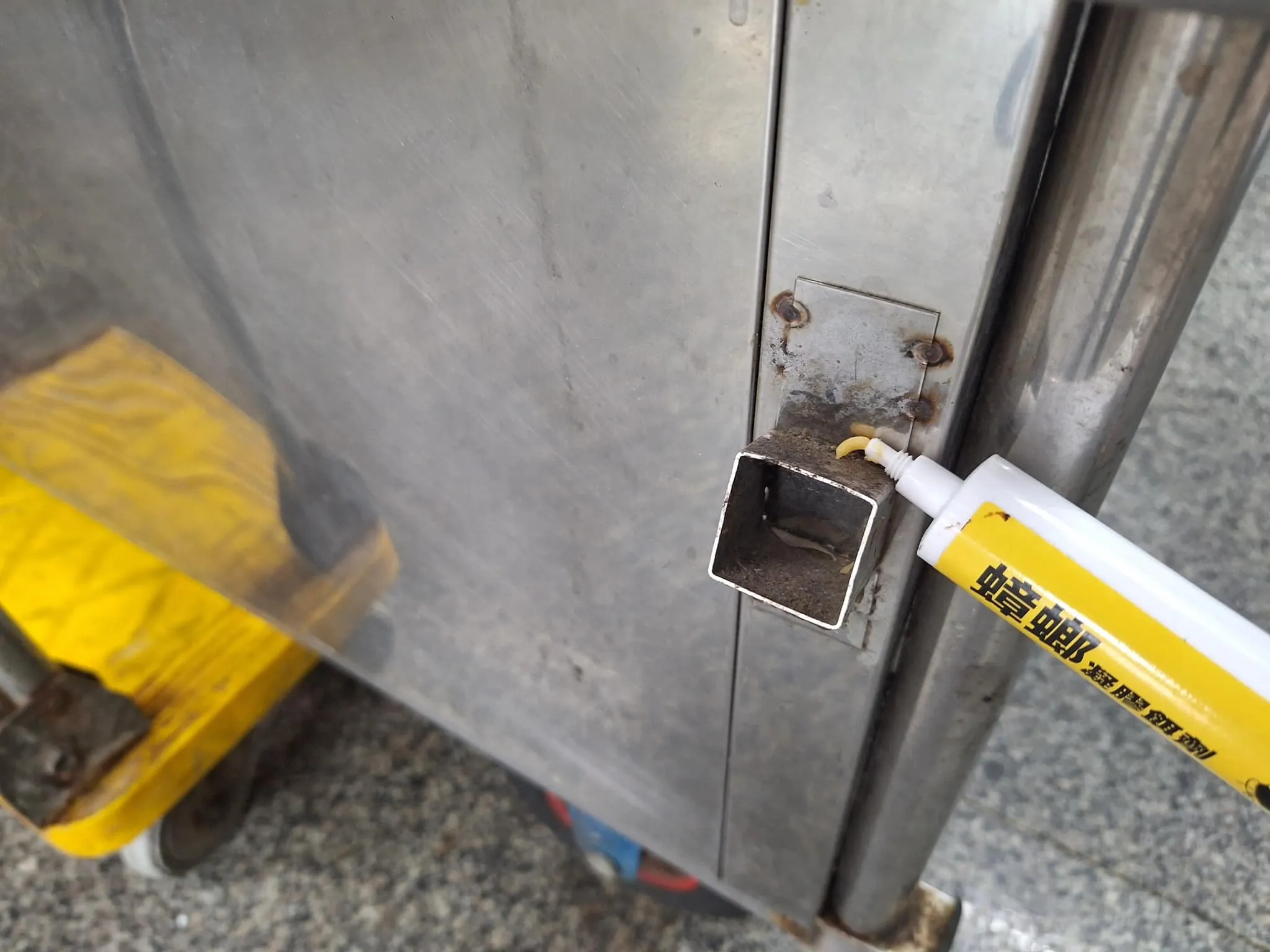 啟英高中福利社環境消毒