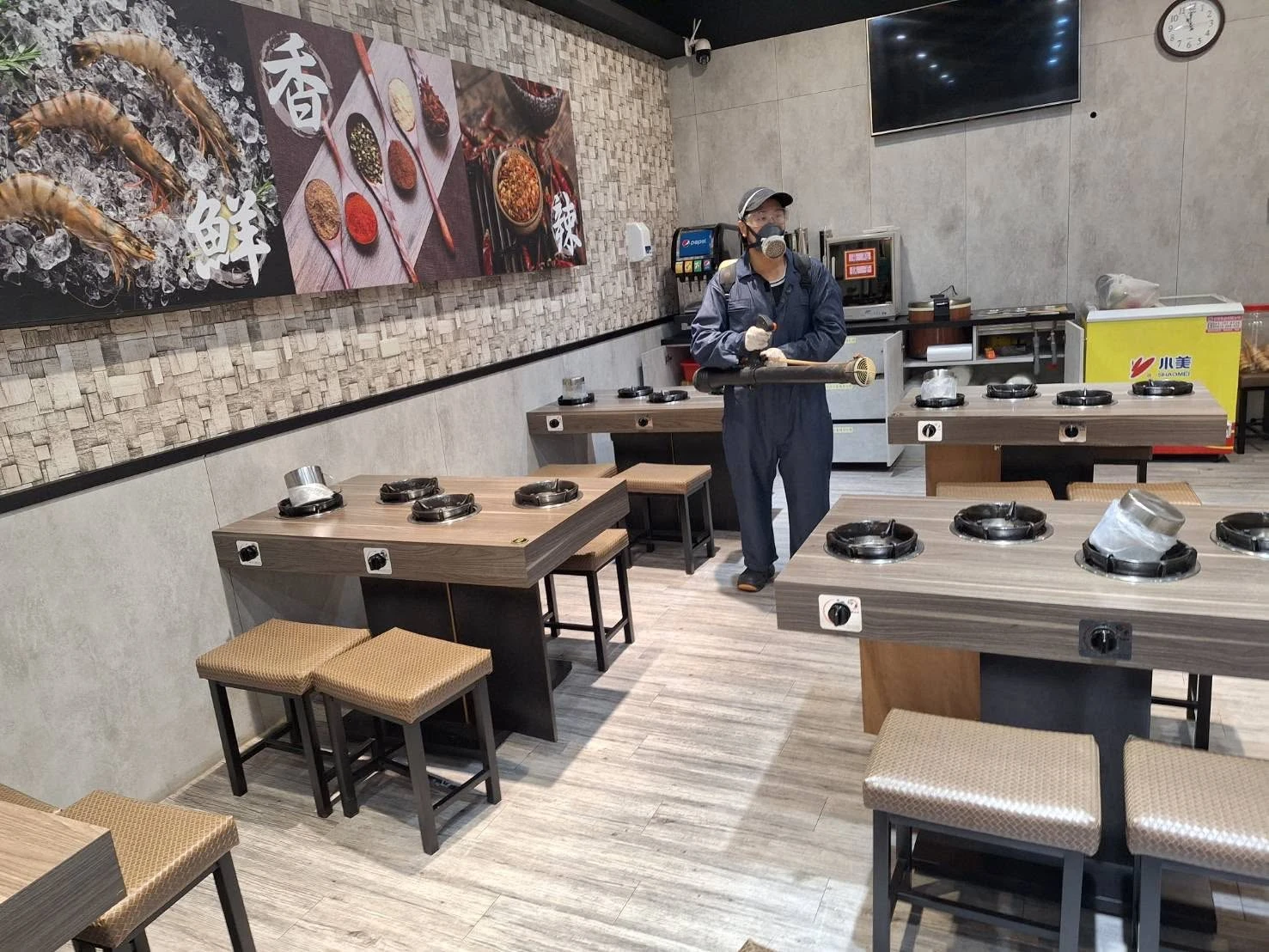 鍋倆好火鍋店環境消毒