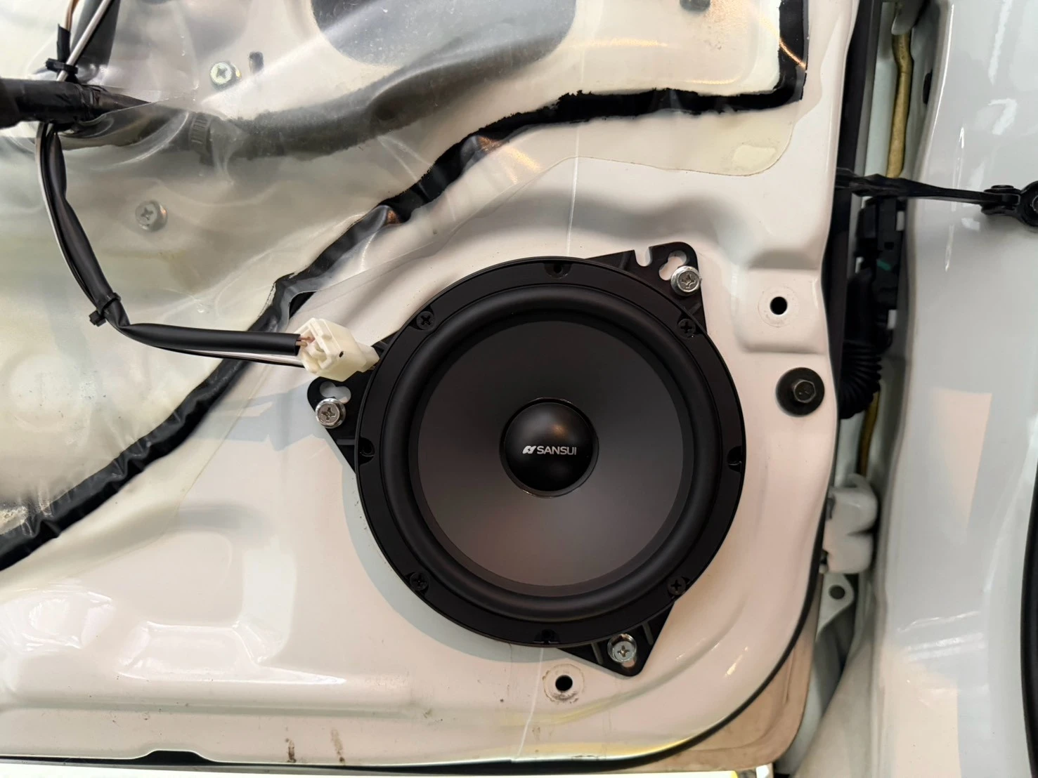 2012 Nissan TIDA CARDIO CQ28 SANSUI C6523二音路喇叭