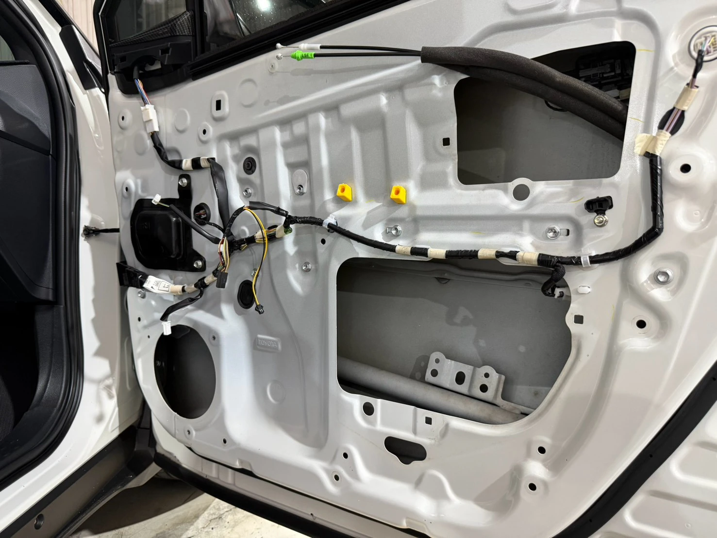 2020 TOYOTA CHR 全車JBL音響系統升級四門車門制震隔音工程 安卓機 高清倒車鏡頭