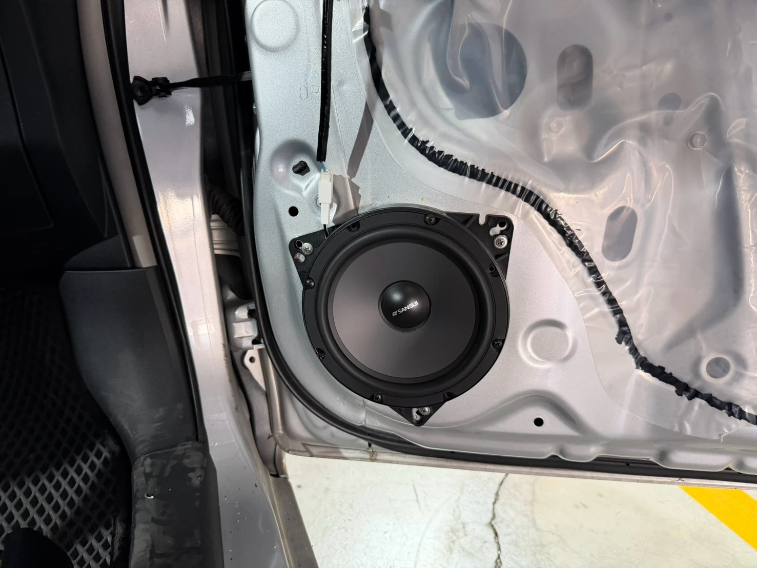 2010 TOYOTA YAIRS 主機  喇叭 高清倒車 升級