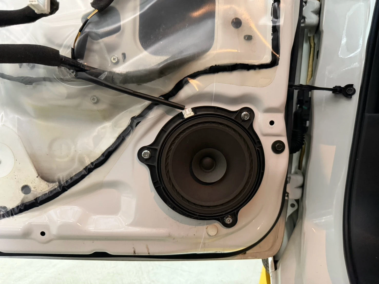 2012 Nissan TIDA CARDIO CQ28 SANSUI C6523二音路喇叭