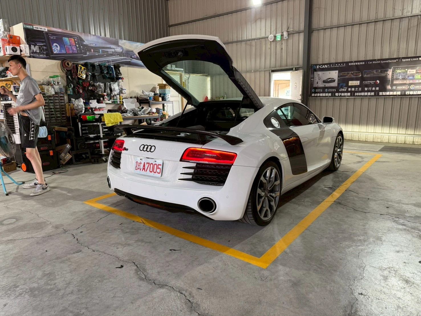 2012 AUDI R8