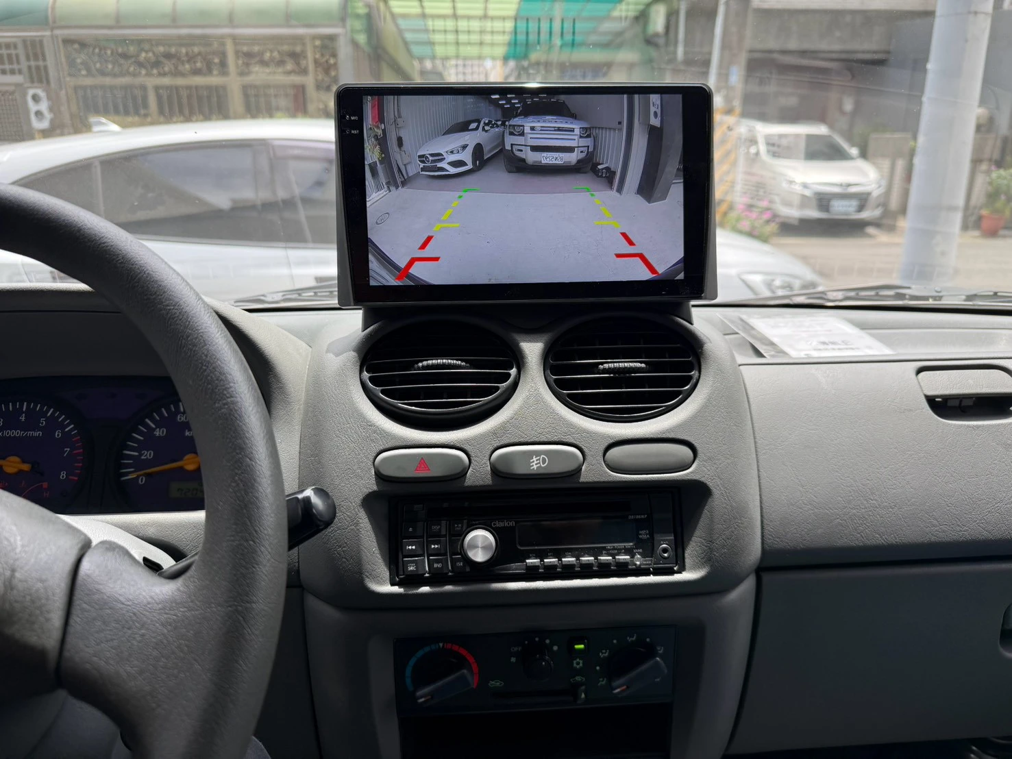 MITSUBISHI 菱利 小貨車 (9吋上座)