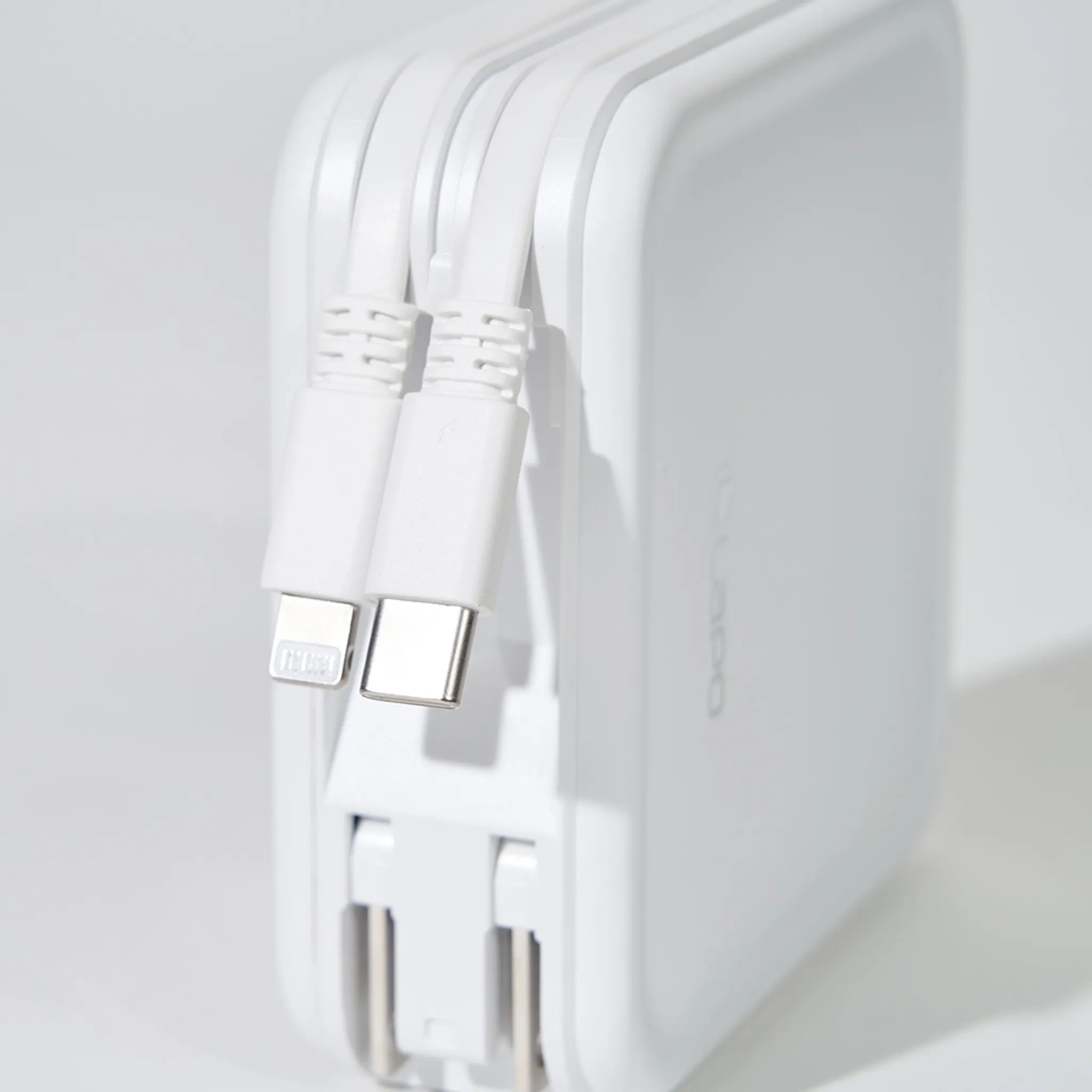 C to L - LAPO三代-八合一多功能行動電源