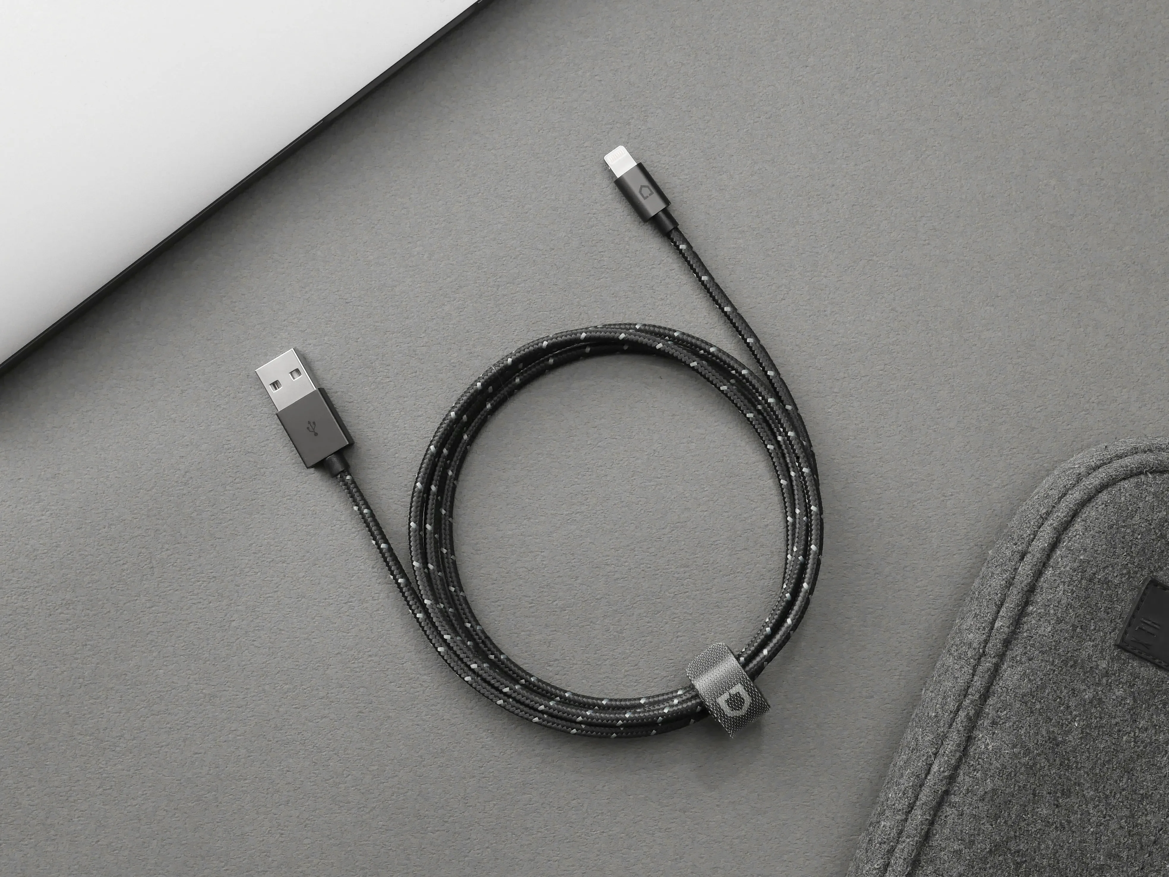 犀牛盾 Lighting 對 USB-C 傳輸充電線 (編織)2M