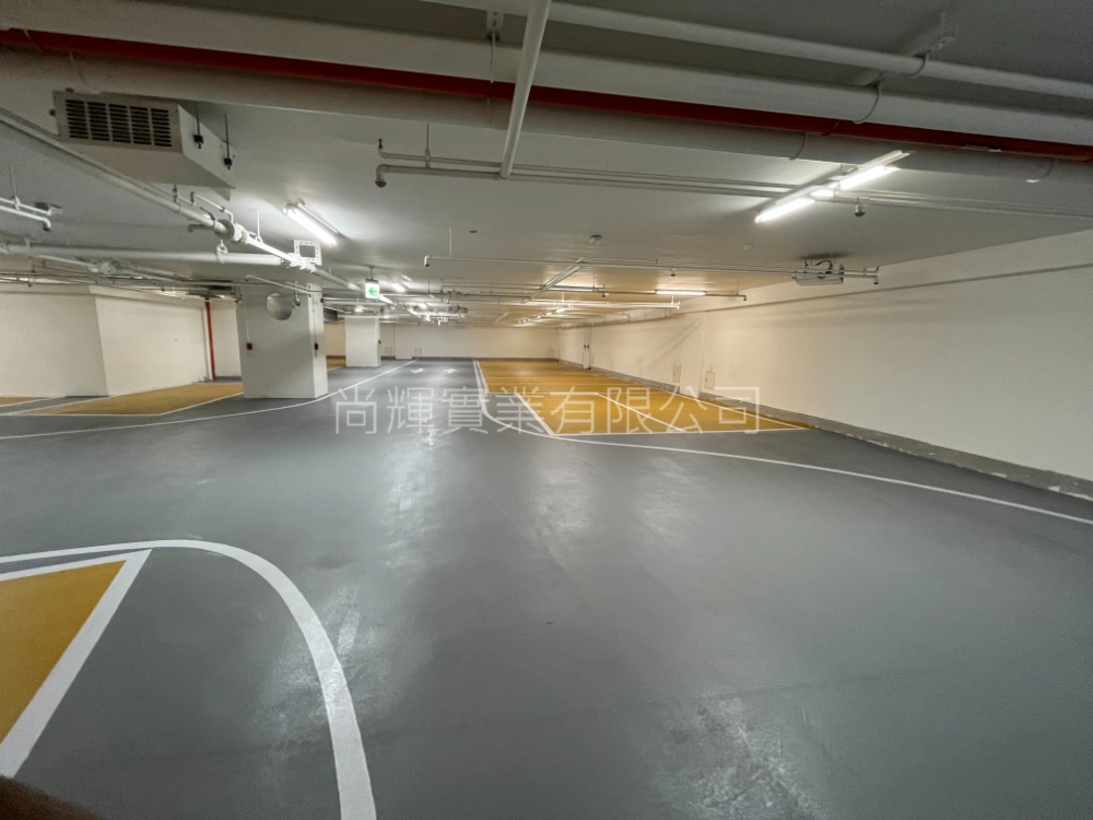 商辦大樓停車場