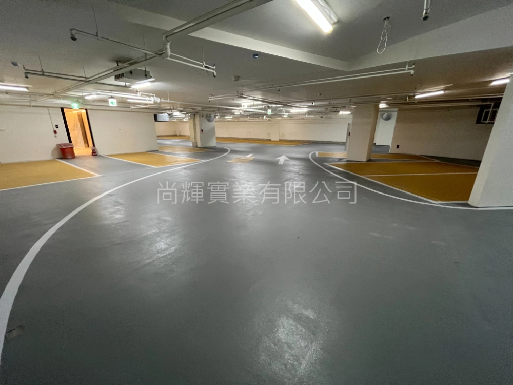 商辦大樓停車場