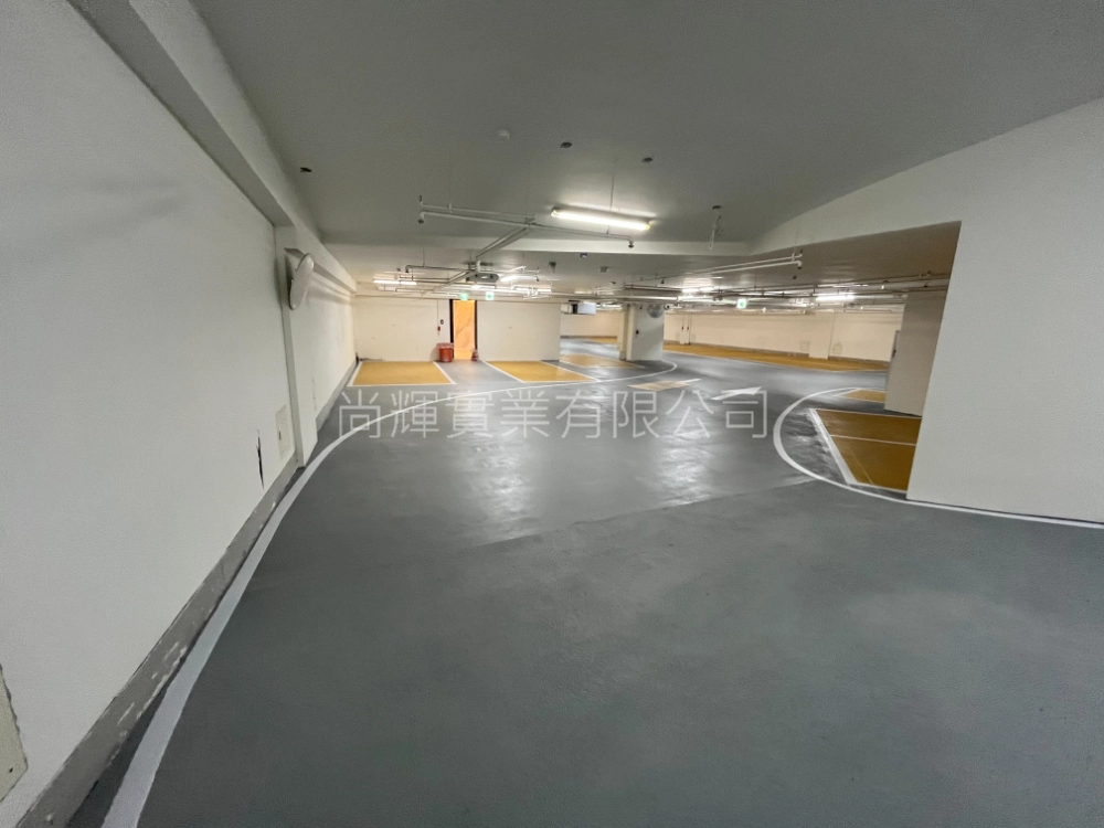 商辦大樓停車場