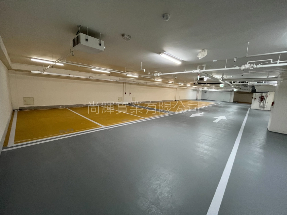 商辦大樓停車場