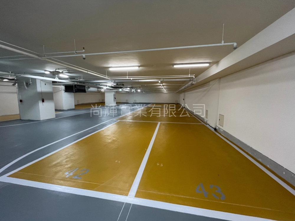商辦大樓停車場